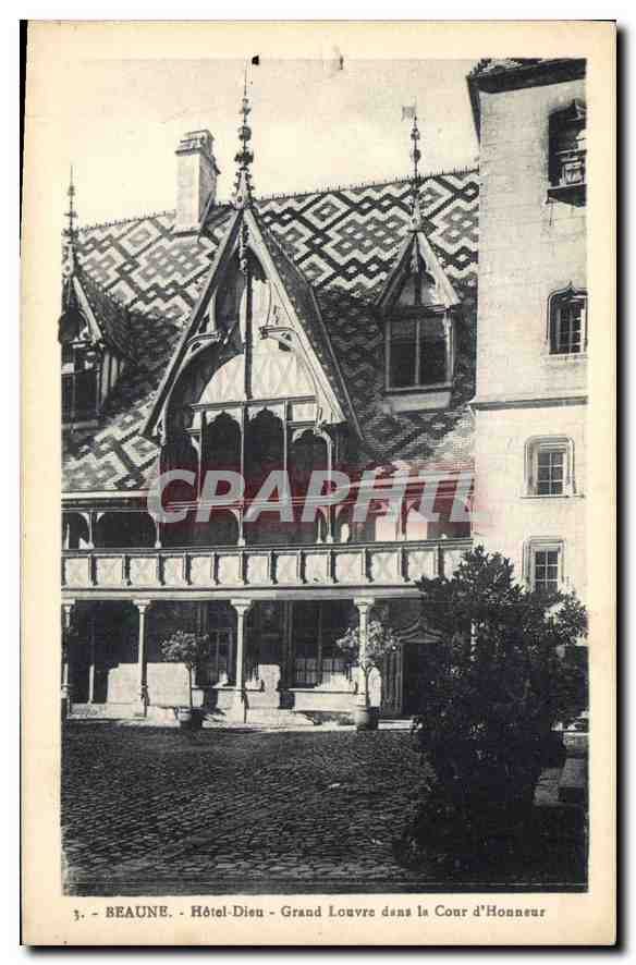 Beaune - Hôtel-Dieu - Grand Louvre dans la Cour d'Honneur