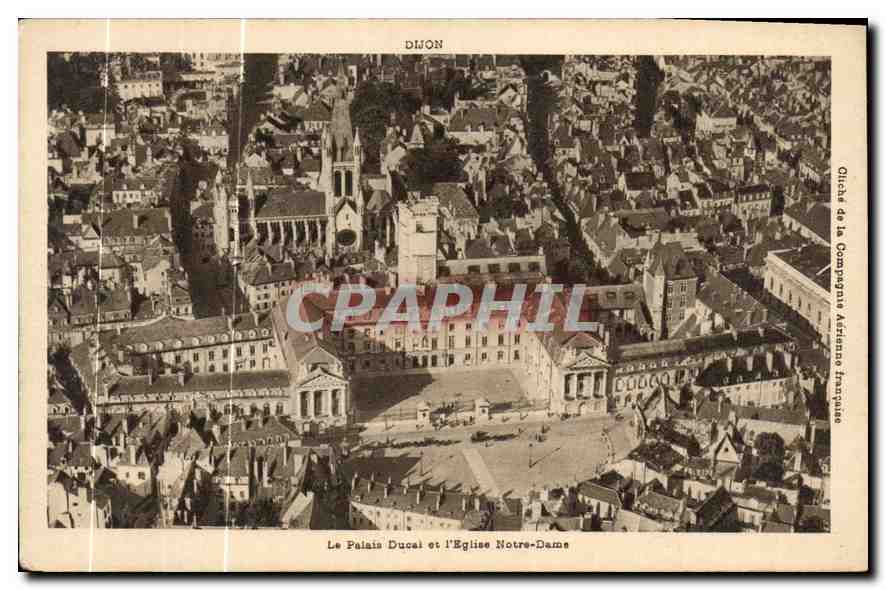 CPA Dijon Le Palais Ducal et l'Eglise Notre Dame 