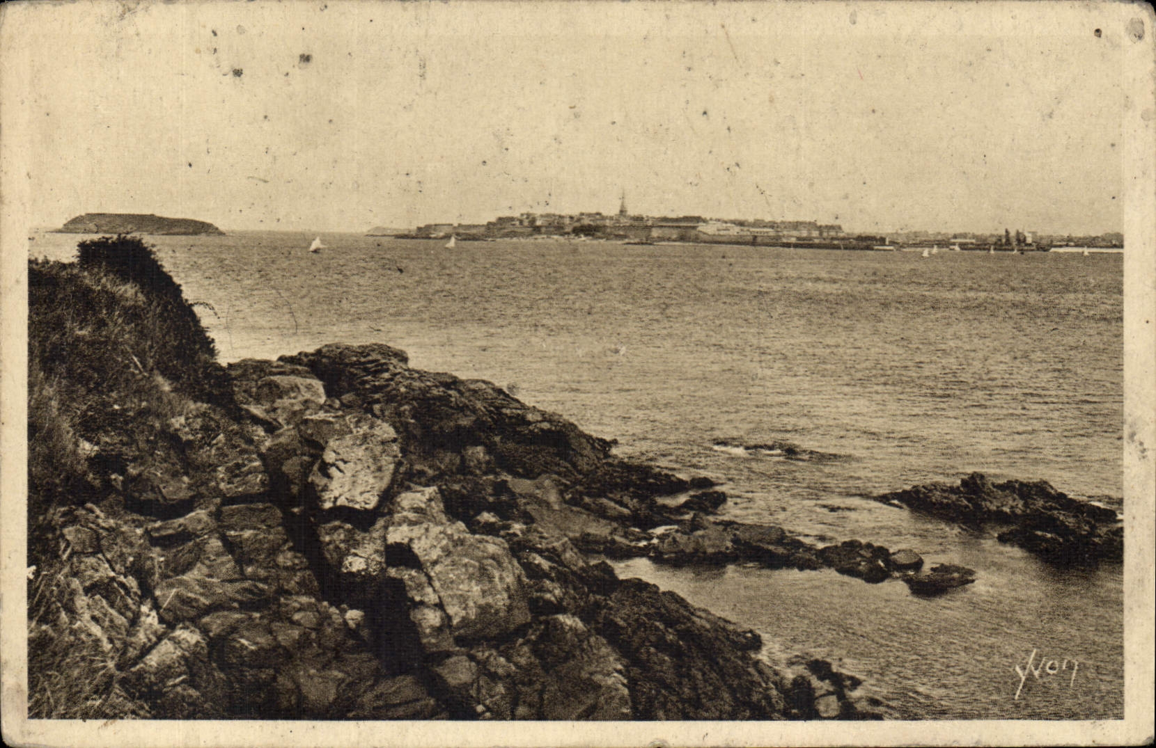 Dinard (Ille-et-Vilaine) — Saint-Malo et le Grand Béy vus de la Pointe du Moulinet — Les Éditions d'Art Wonn