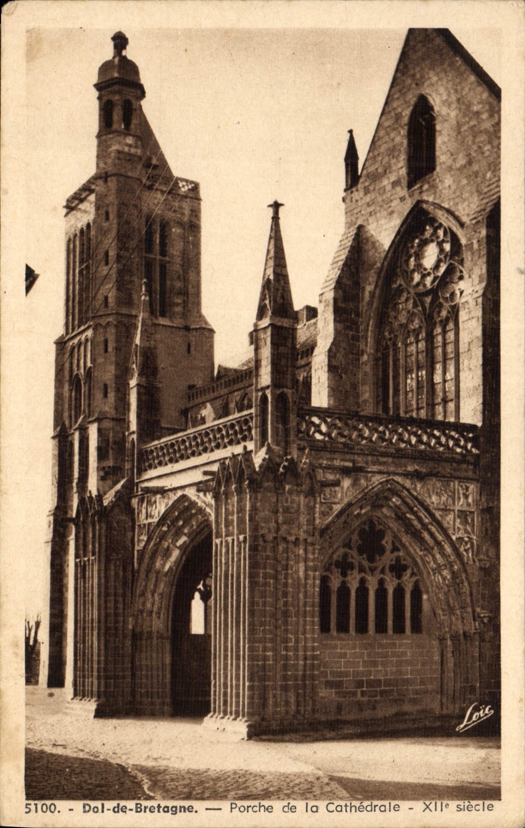 Dol-de-Bretagne — Porche de la Cathédrale — XIIe siècle