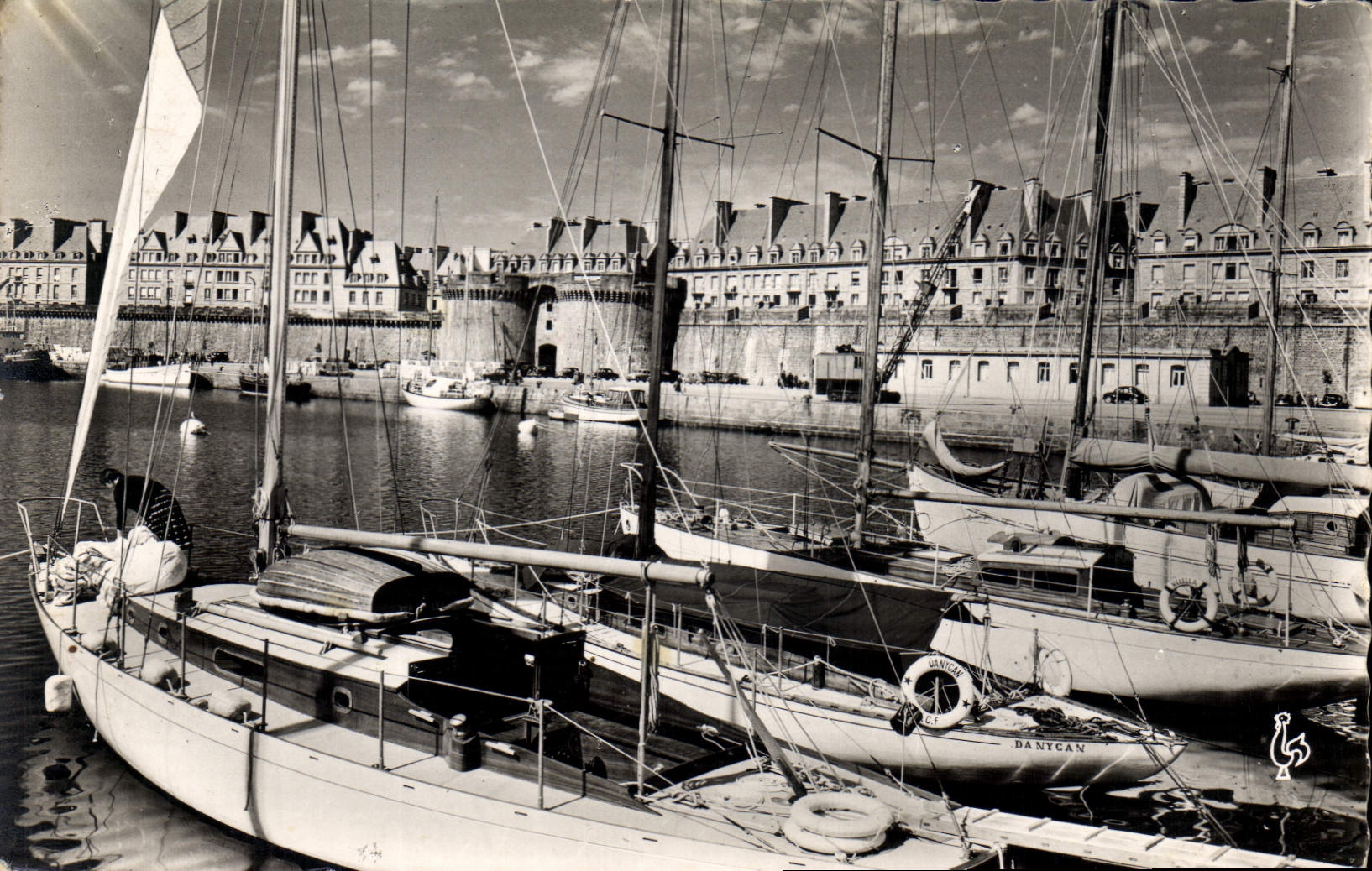 Saint-Malo — Bassin des Yachts et la Grande Porte — Édition Saint-Malo