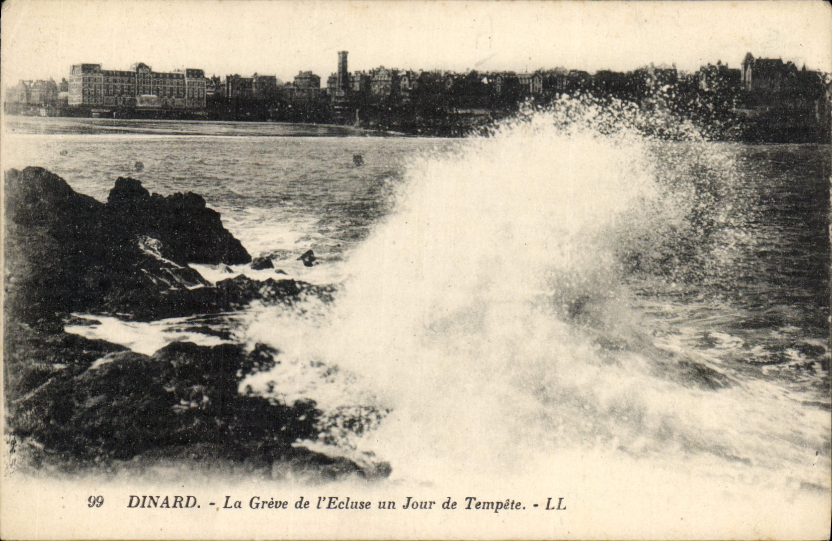 Dinard - La Grève de l'Ecluse un Jour de Tempête - LL