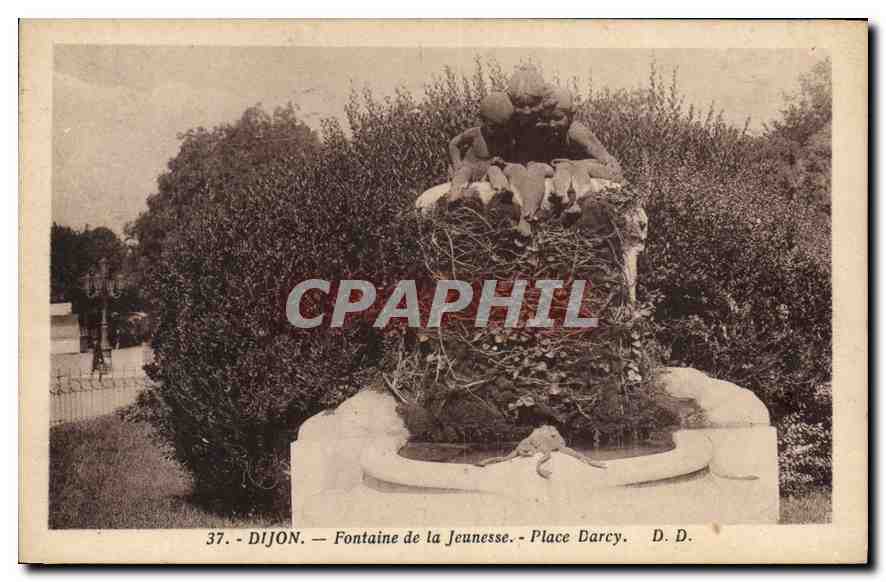 CPA Dijon Fontaine de la Jeunesse Place Darcy 