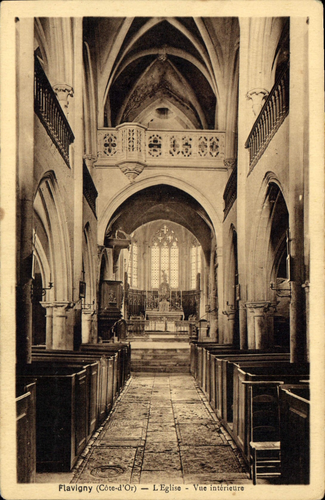 CPA Flavigny Cote d'Or L'Eglise Vue interieure 