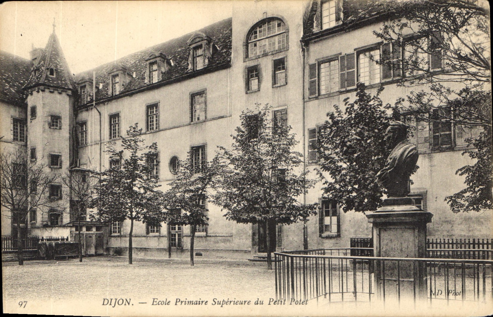 CPA Dijon Ecole Primaire Superieure du Petit Potet 