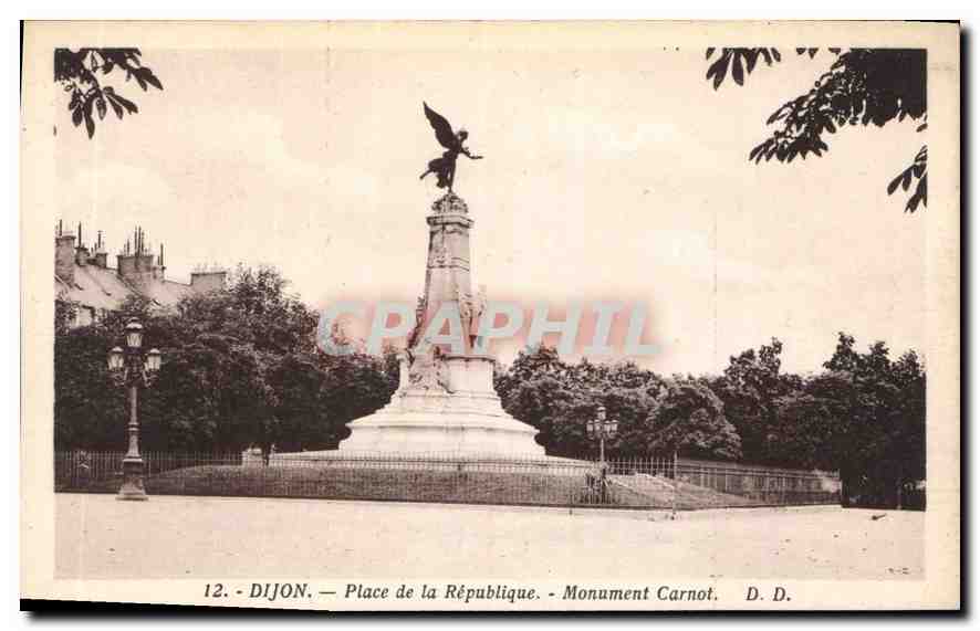 CPA Dijon Place de la Republique Monument Carnot 