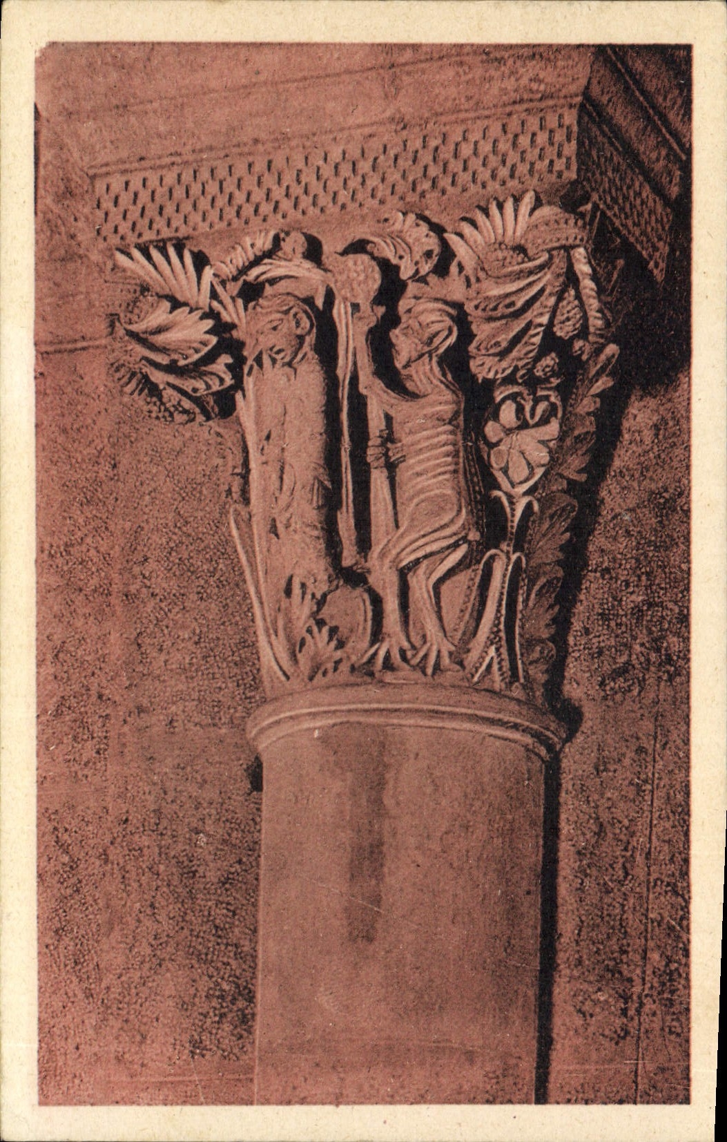 Saulieu - Basilique Saint-Andoche — Les chapiteaux - La Pendaison de Judas