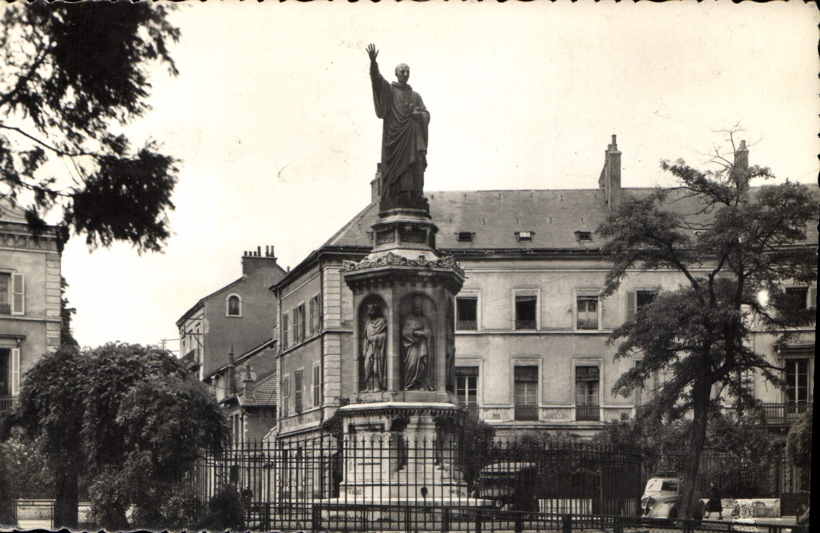 CPA Dijon Cote d'Or La Place Saint Bernard 