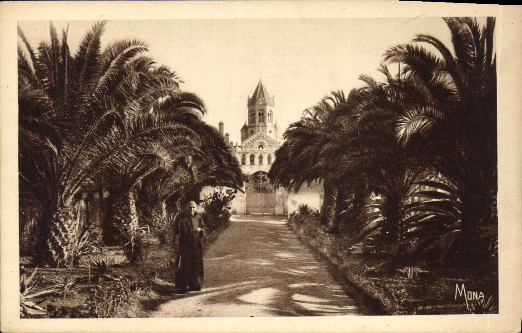 Ile Saint-Honorat — Entrée du monastère vue de l'extérieur — Mona