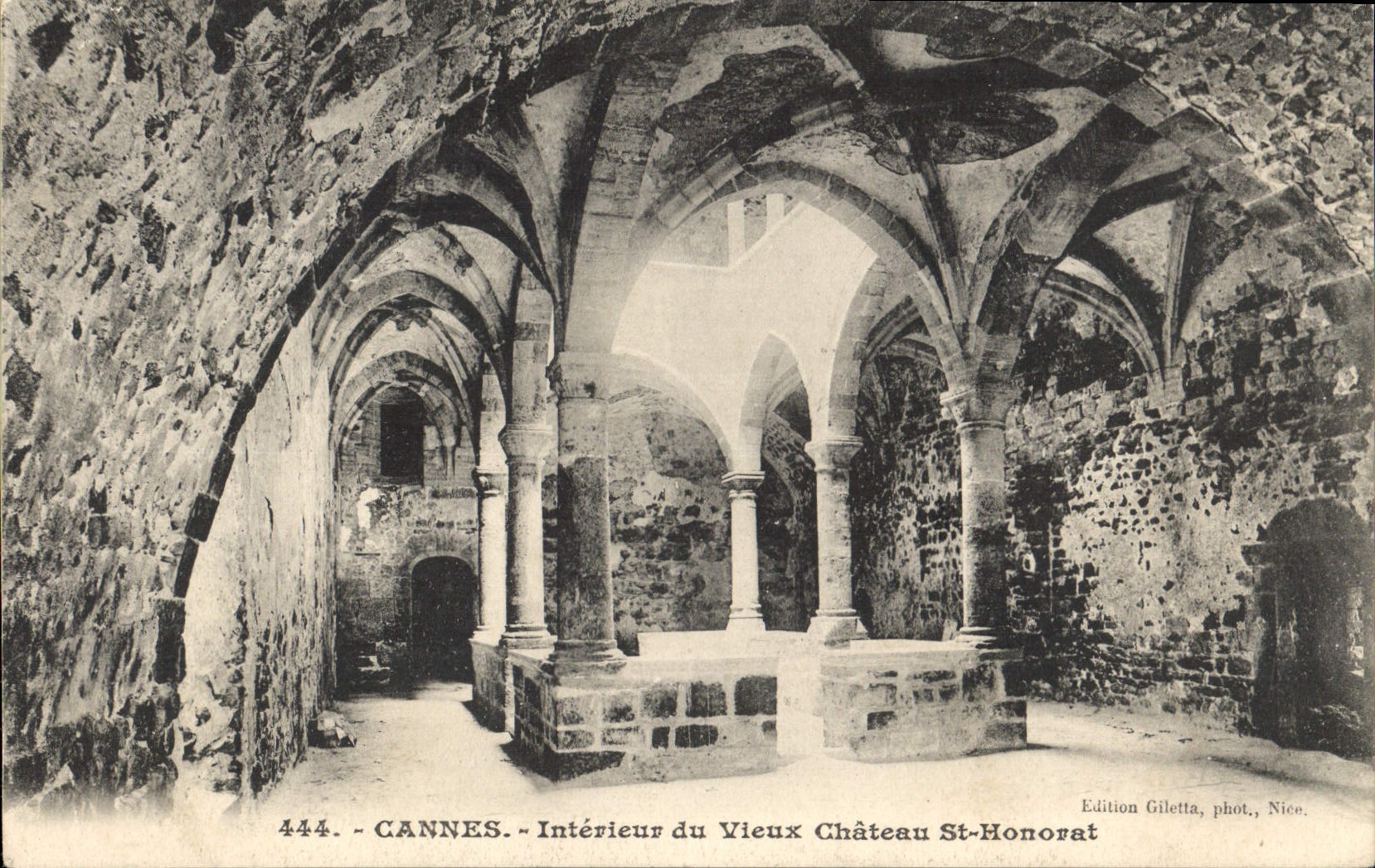 CANNES - Intérieur du Vieux Château St-Honorat — Édition Giletta, phot. Nice, n° 444
