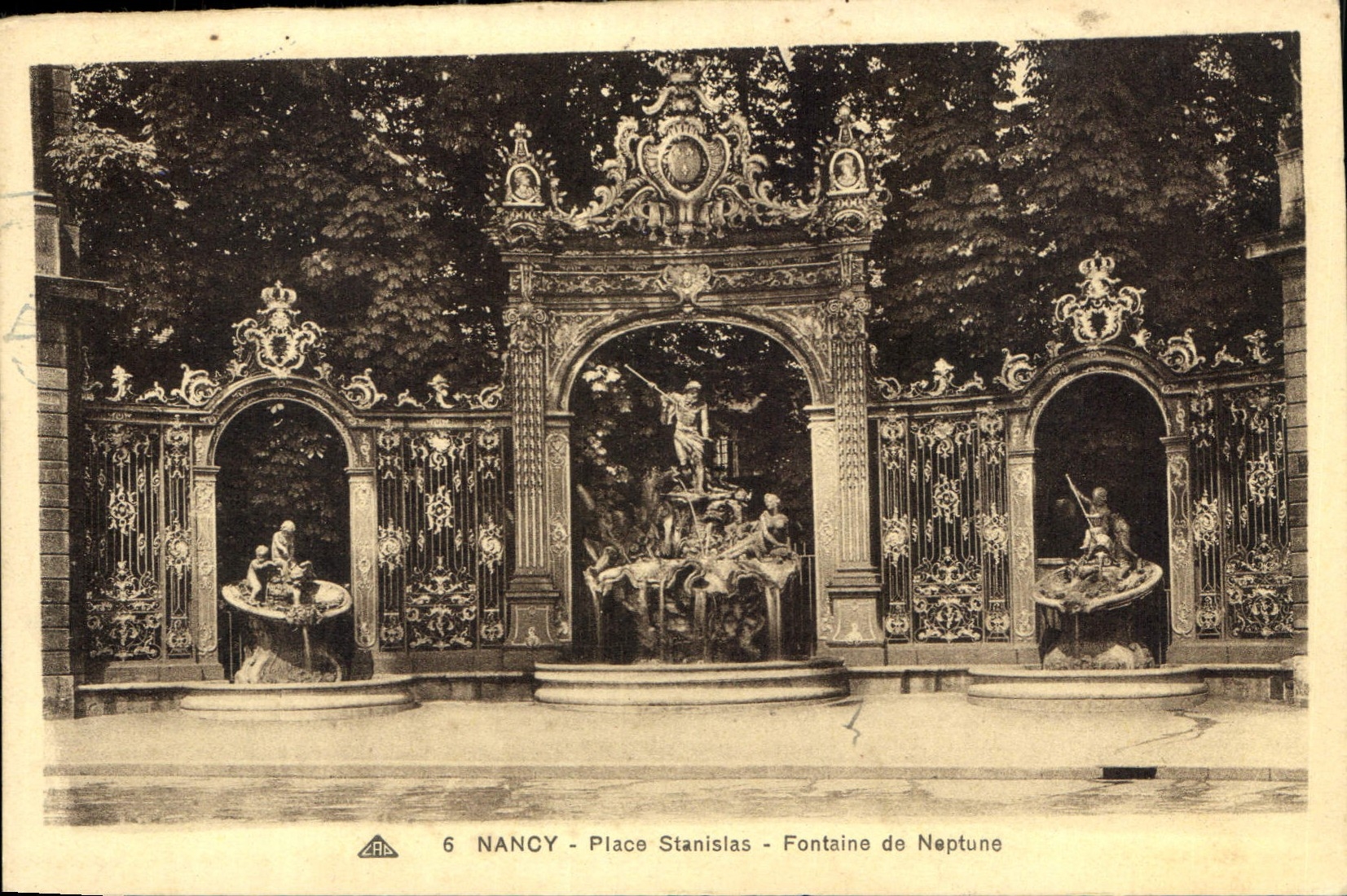 NANCY - Place Stanislas - Fontaine de Neptune — éditeur A.P.A. n°6
