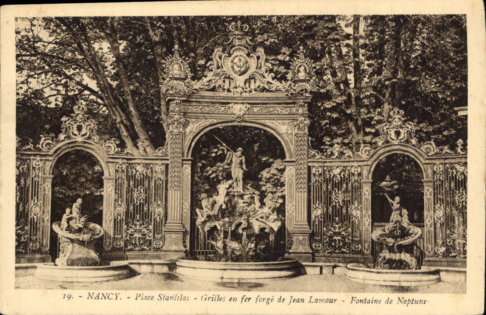 Nancy - Place Stanislas - Grilles en fer forgé de Jean Lamour - Fontaine de Neptune