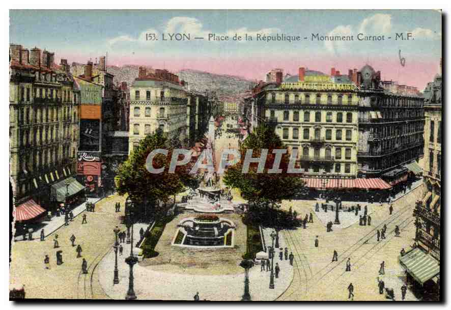CPA Lyon Place de la Republique Monument Carnot 
