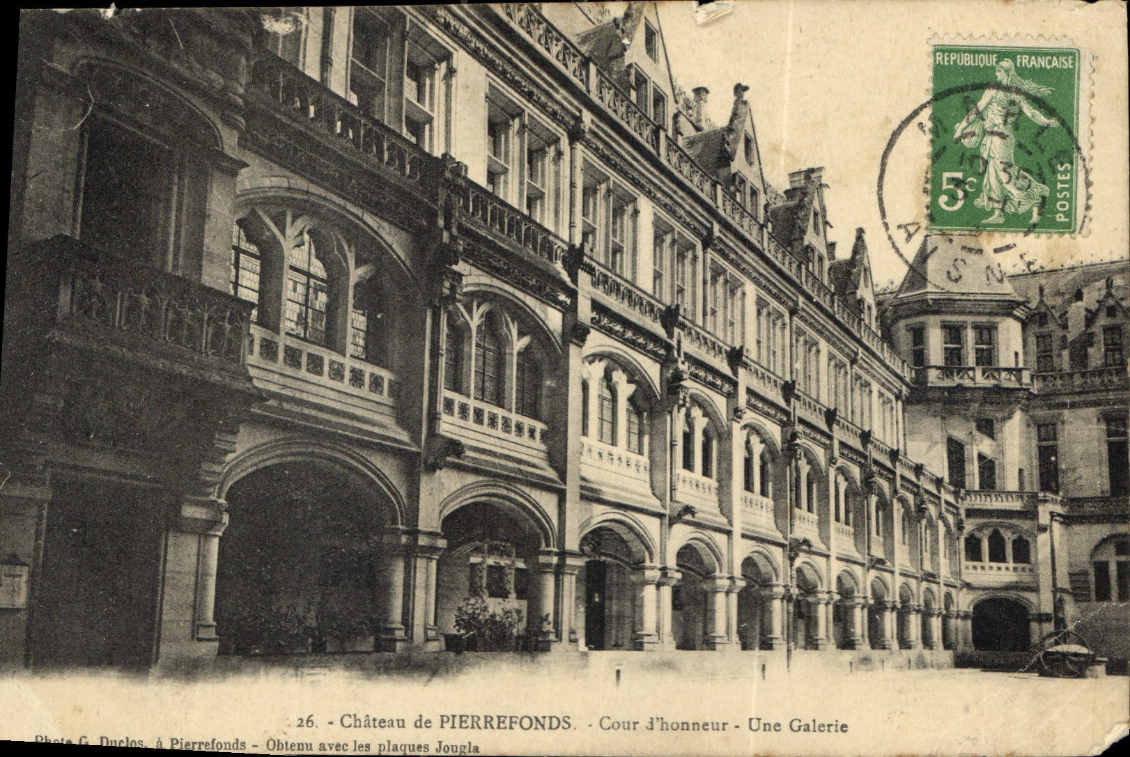 Schloss PIERREFONDS — Cour d'honneur - Eine Galerie — Foto G. Durlos, in Pierrefonds