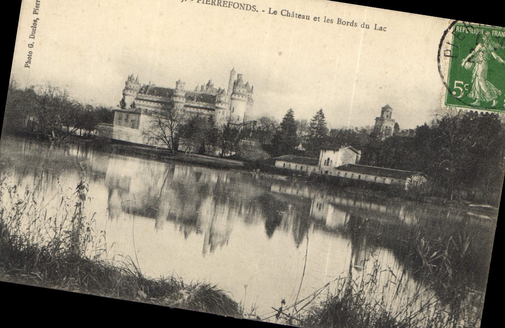 PierreFonds - Le Château et les Bords du Lac — Photo G. Duclos