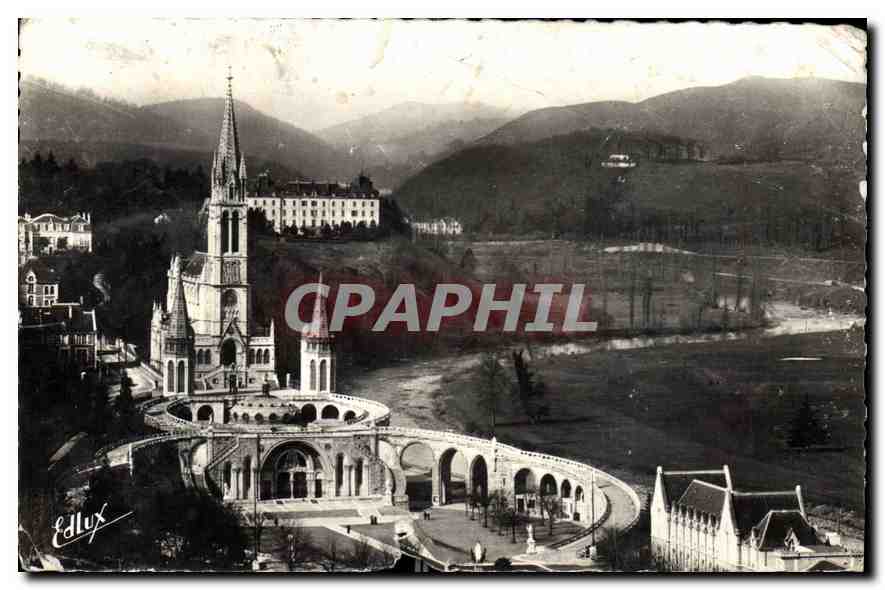 CPA Lourdes La Basilique vue du Chateau Fort 