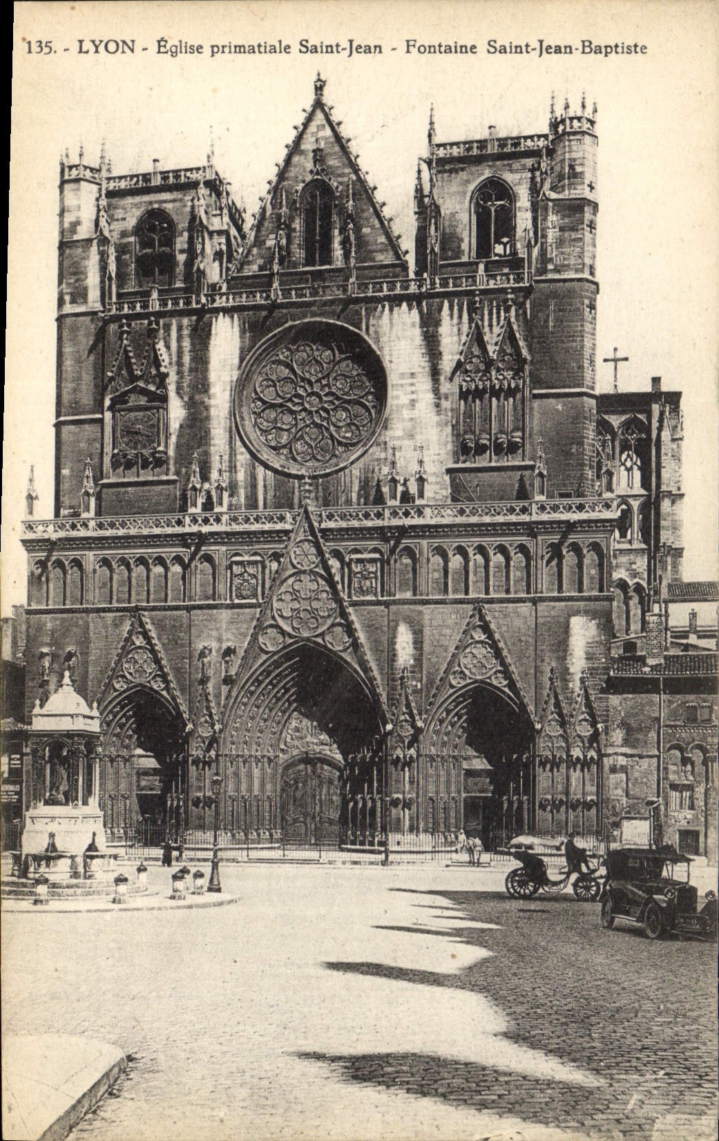 CPA Lyon Eglise primitiale Saint Jean Fontaine Saint Jean Baptiste 