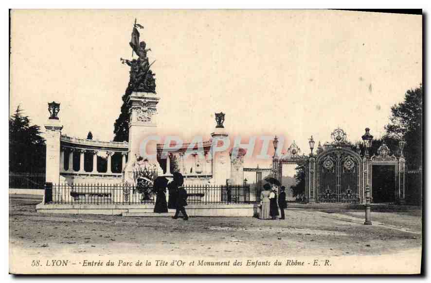 CPA Lyon Entree du Parc de la Tete d'Or et Monument des Enfants du Rhone 