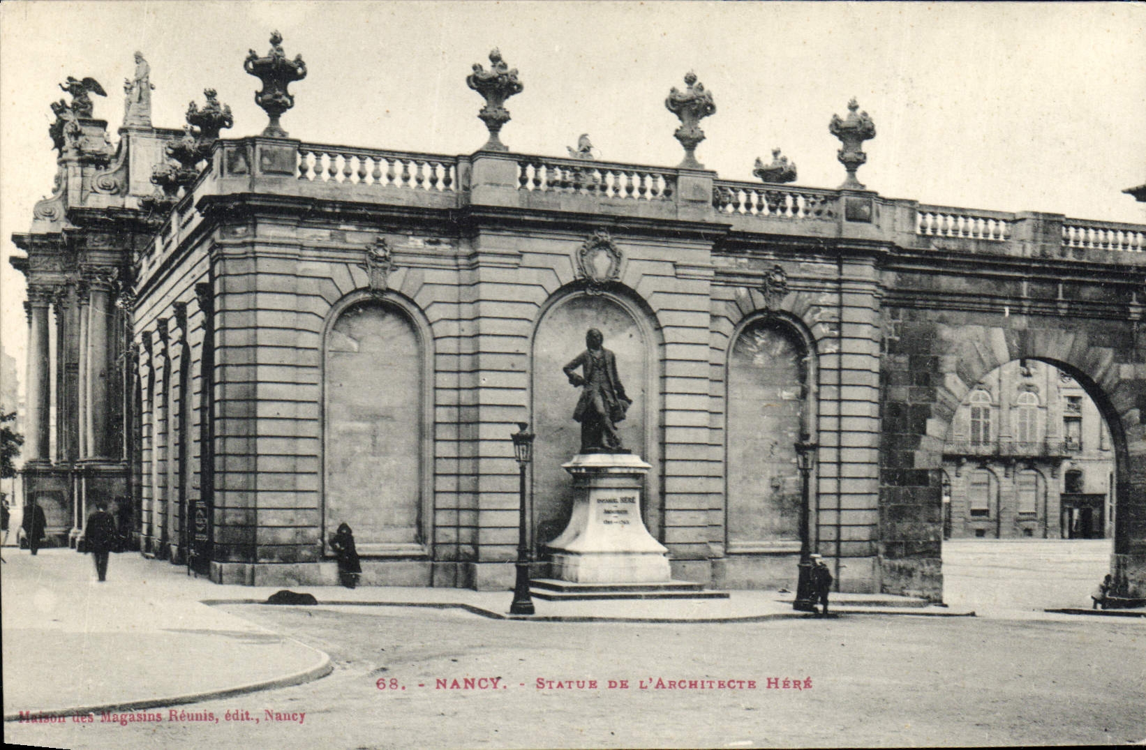 Nancy — Statue de l'architecte Héré — Maison des Magasins Réunis, Nancy, n°68 - Voorkant
