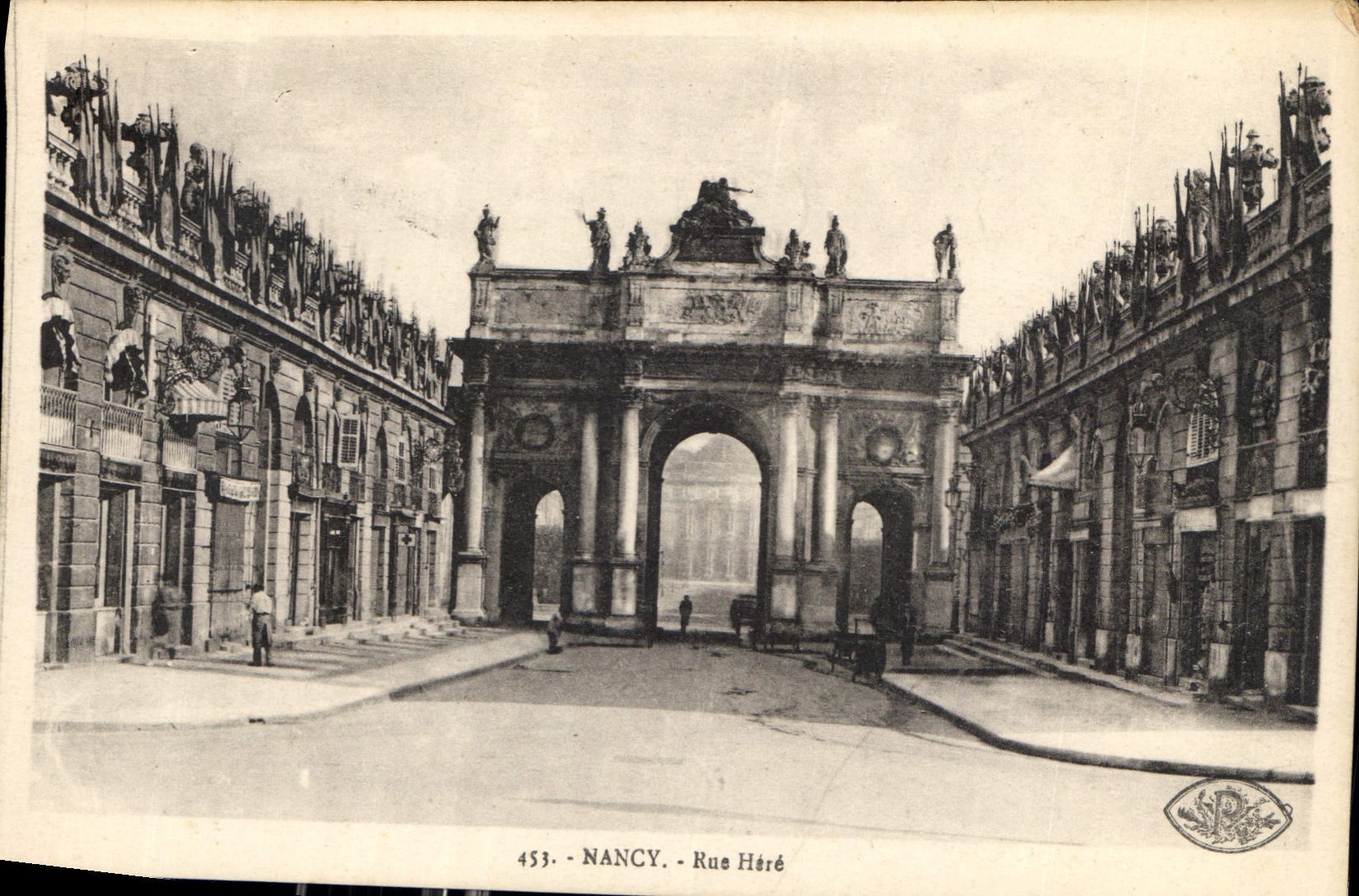 NANCY - Rue Héré — Arc de triomphe et bâtiments ornés — Édition V. Rauzy, Nancy, n° 453