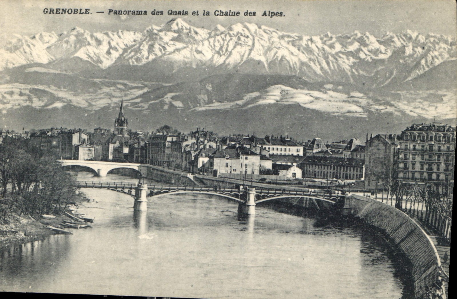 Grenoble — Panorama des Quais et la Chaîne des Alpes.