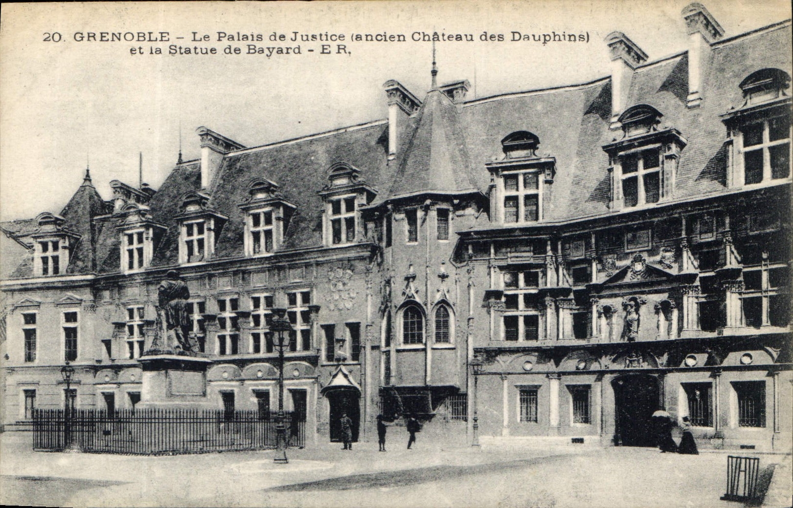 Grenoble — Le Palais de Justice (ancien Château des Dauphins) et la Statue de Bayard — E R