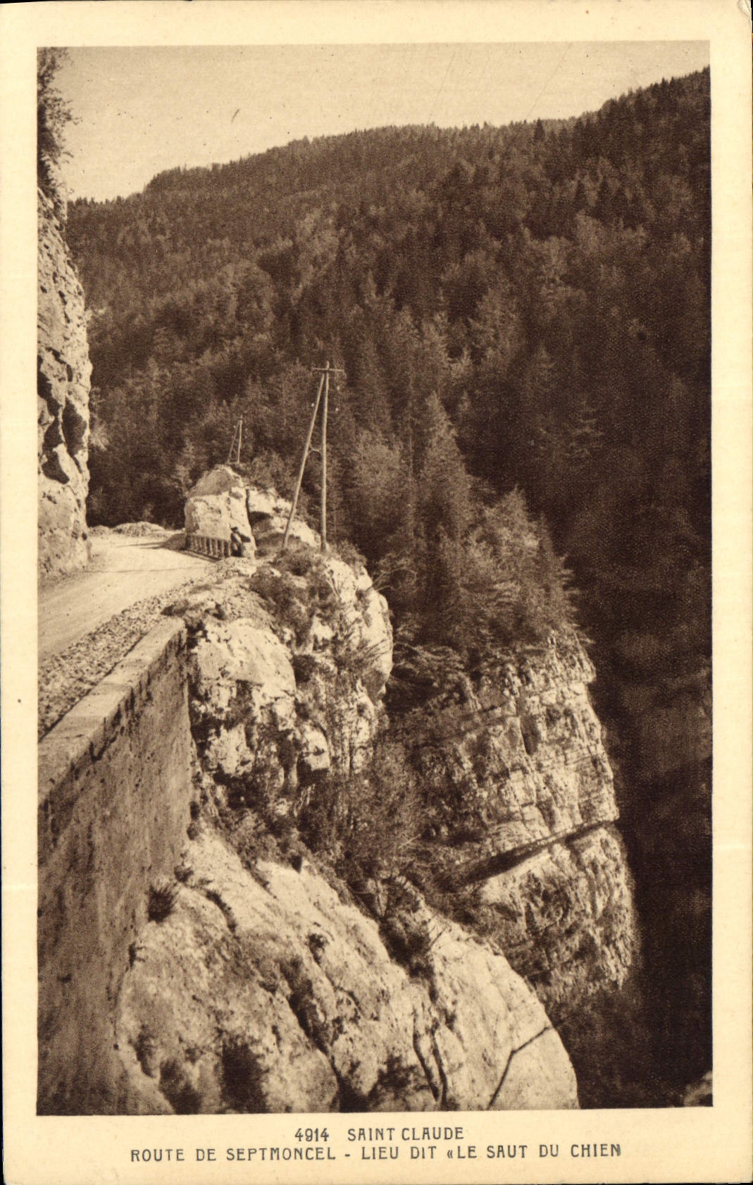CPA Saint Claude Route de Septmoncel Lieu Dit Le Saut du Chien 