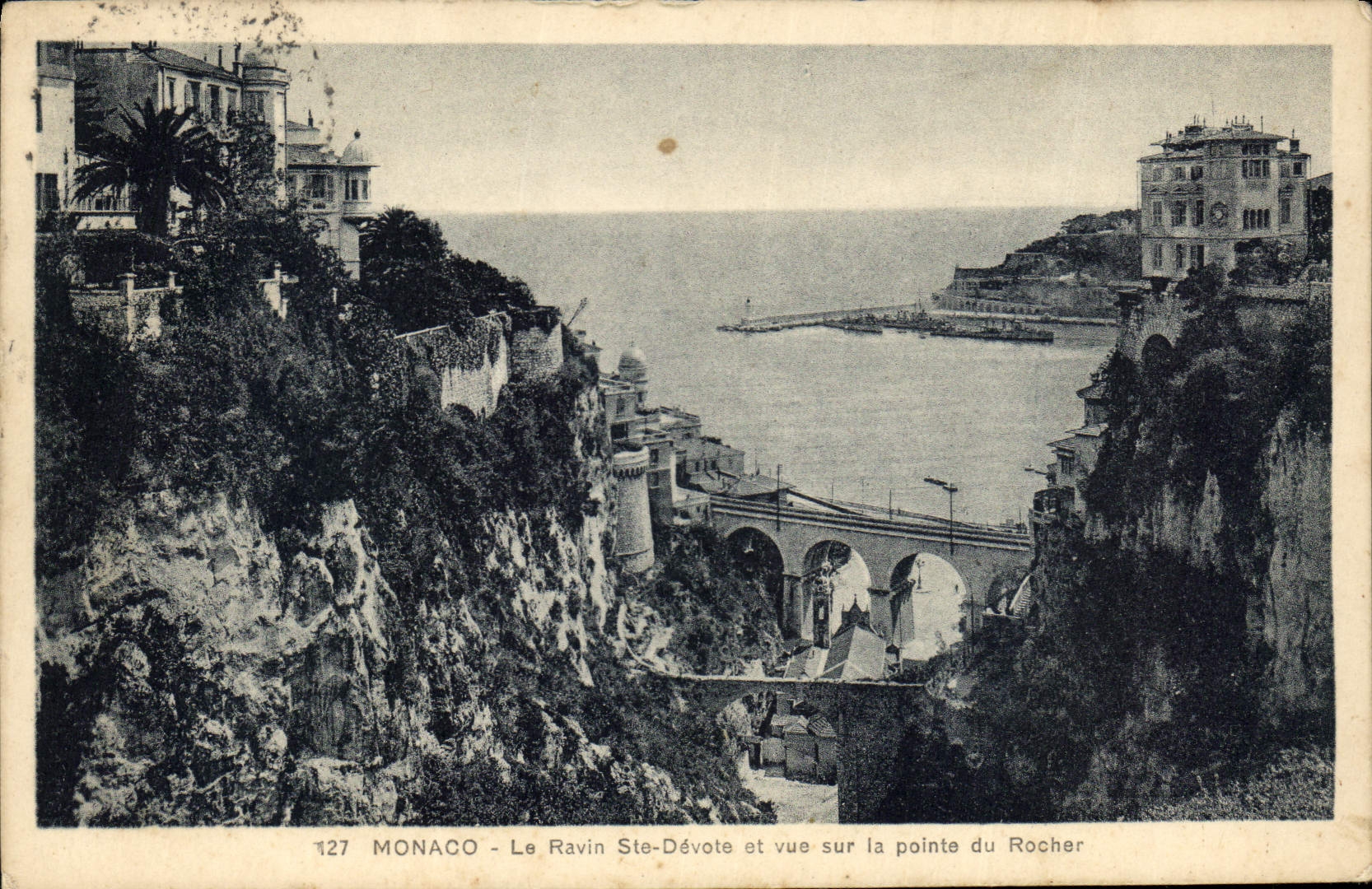 CPA Monaco Le Ravin Ste Devote et vue sur la pointe du Rocher 