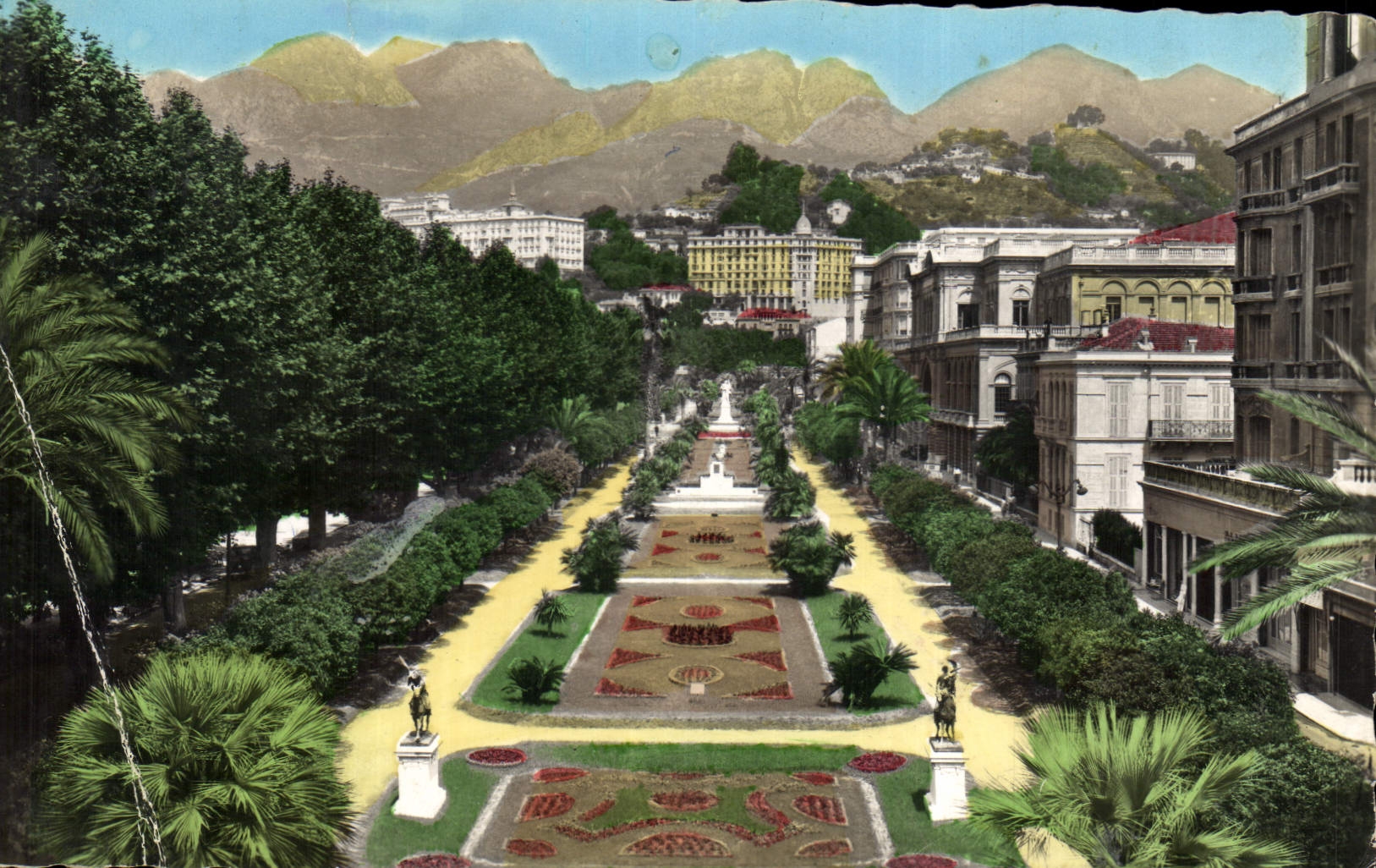 CPA Menton Vue d'Ensemble des Jardins Public Les Montagnes de Sainte Agnes 