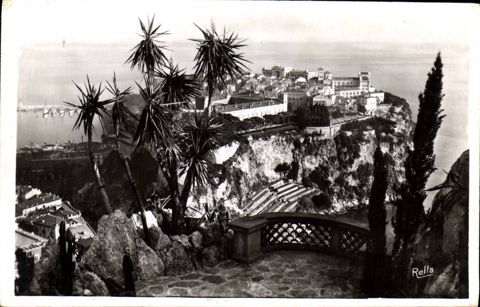 Le Rocher de Monaco vu des Jardins Exotiques — Collection « La Côte d'Azur » — Chefs-d'œuvre de Rella