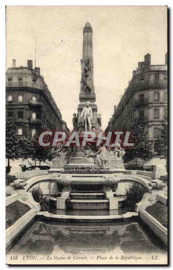 CPA Lyon La Statue de Carnot Place de la Republique 