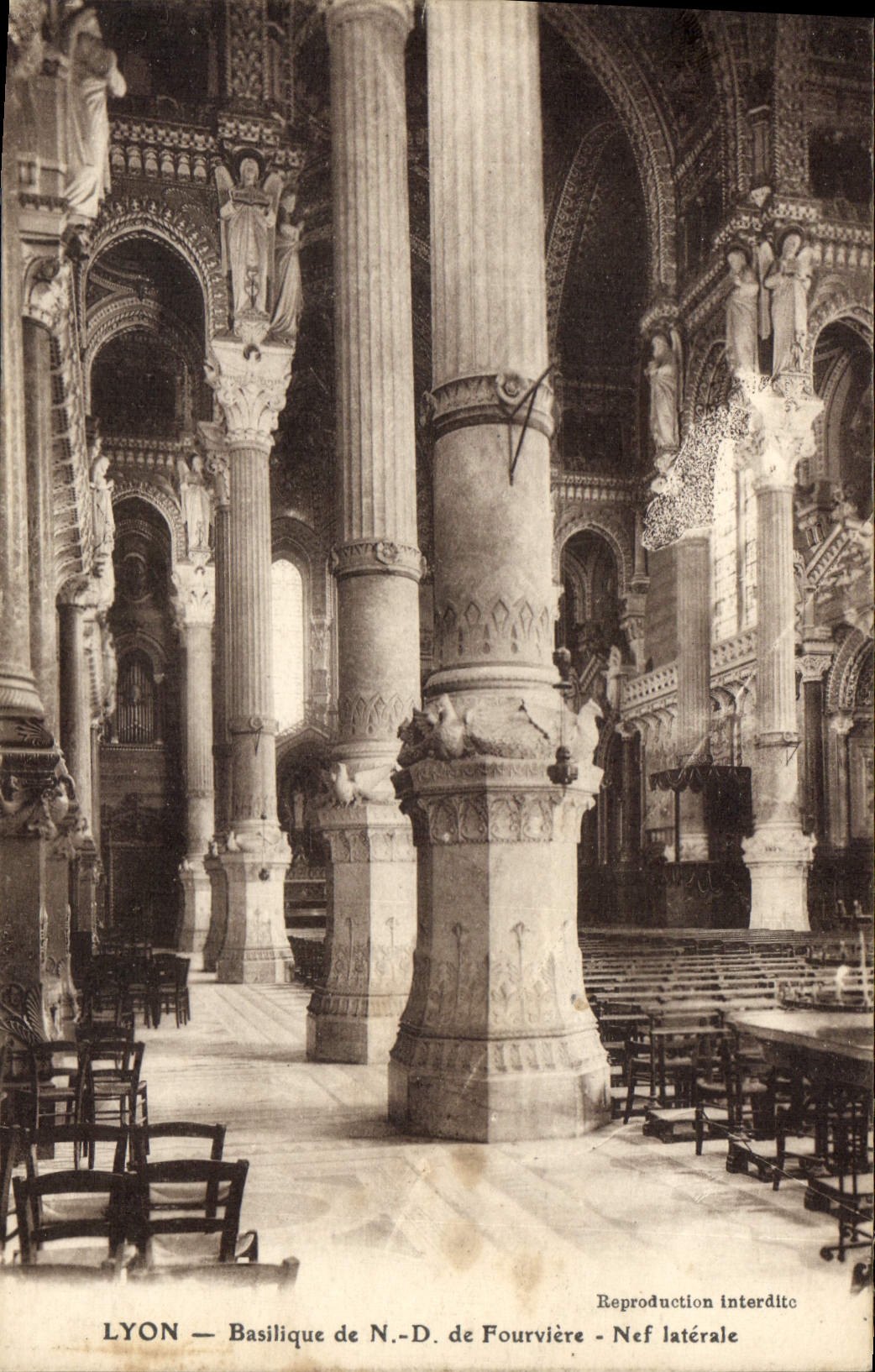 CPA Lyon Basilique de ND de Fourviere Nef laterale 