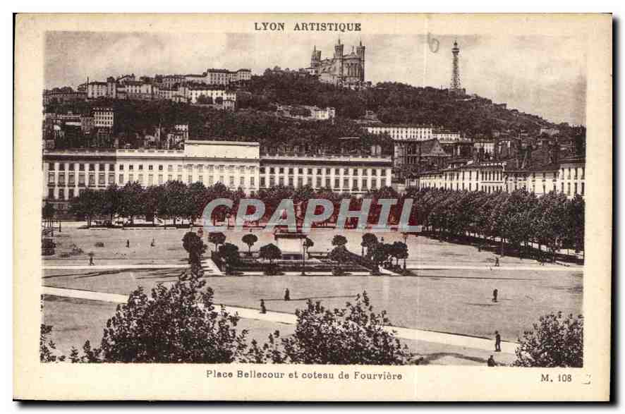 CPA Lyon Place Bellecour et coteau de Fourviere 
