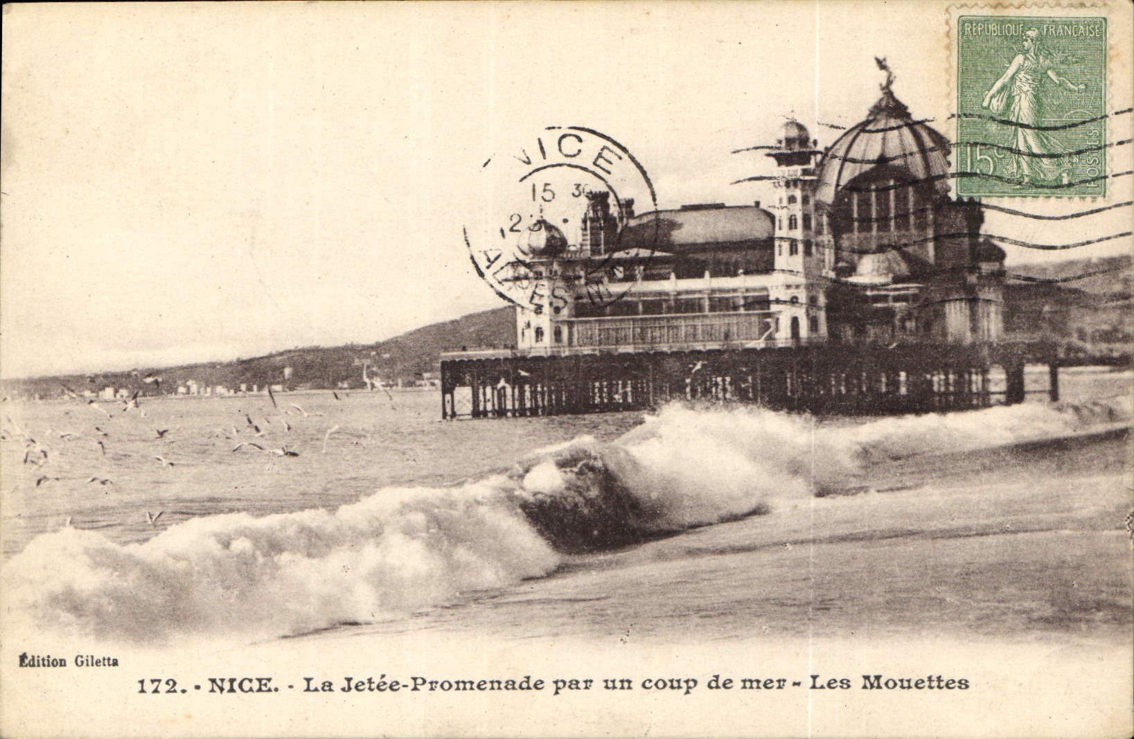CPA Nice La Jetee Promenade par un coup de mer Les Mouettes 