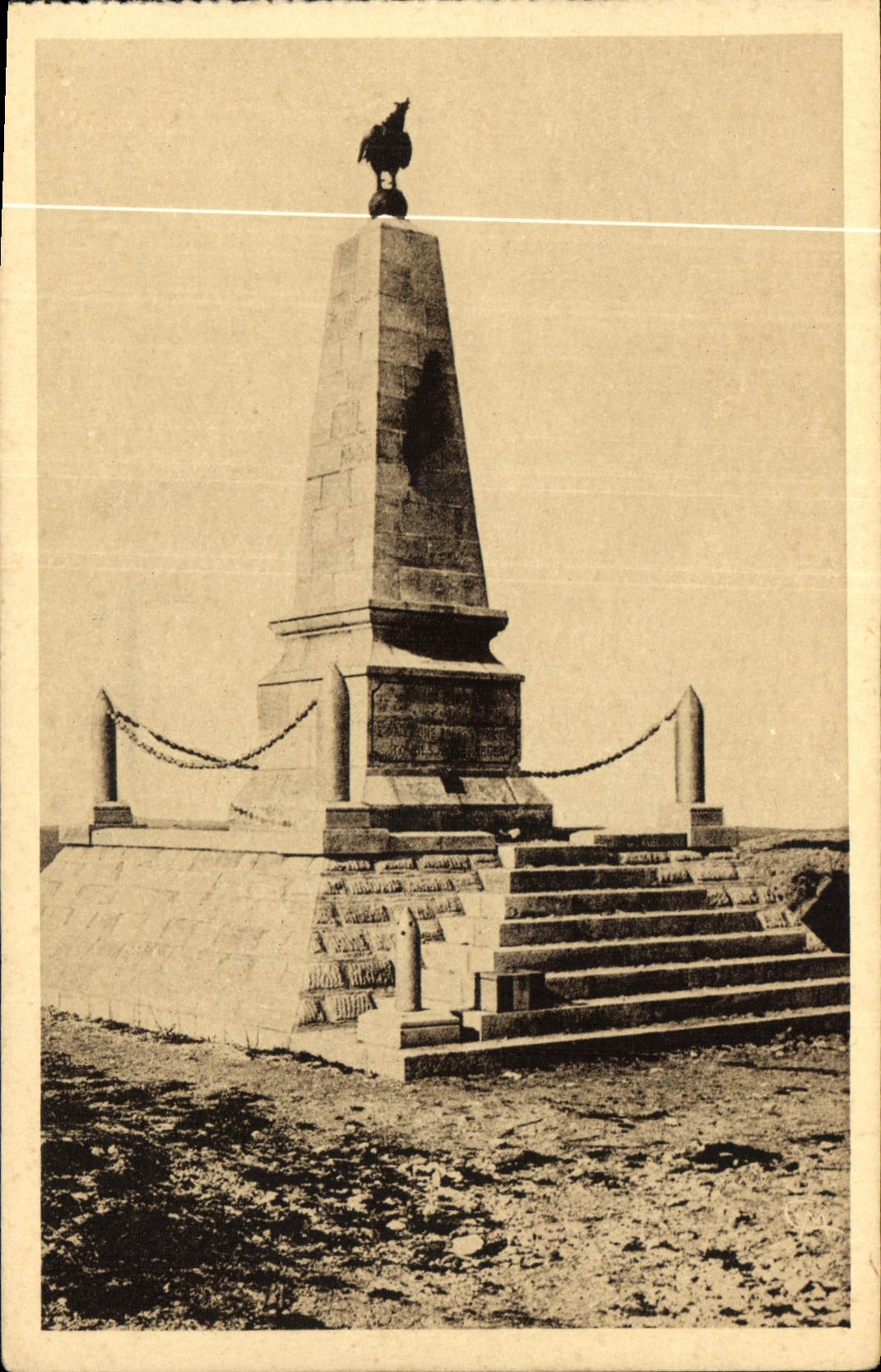 Les Éparges — Monument élevé au sommet de l'Éperon à la 12e Division et à leurs Frères d'Armes — Éditions Photo Verrière, n°20