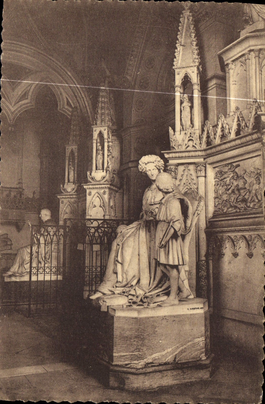 Haute-Côme — Les Tombeaux — Cénotaphes d'Amédée V et d'Amédée VI dominant les statues de Charles-Félix et de Marie-Christine