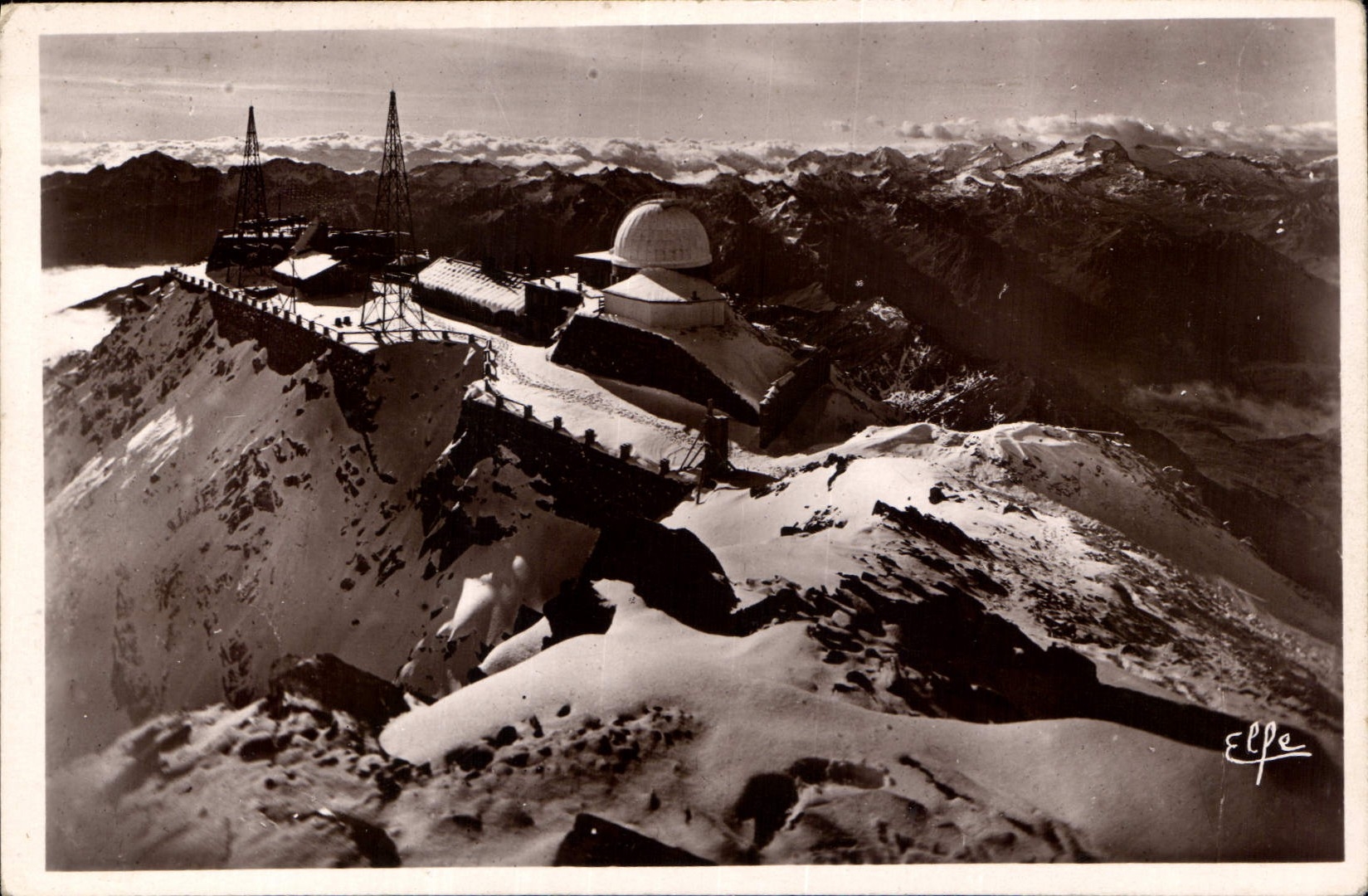 CPA Pic du Midi L'Observatoire Sous la Neige en Septembre 