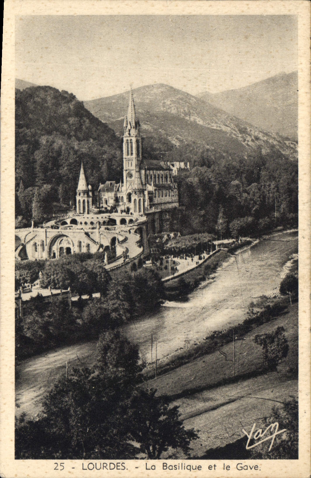 CPA Lourdes La Basilique et le Gave 