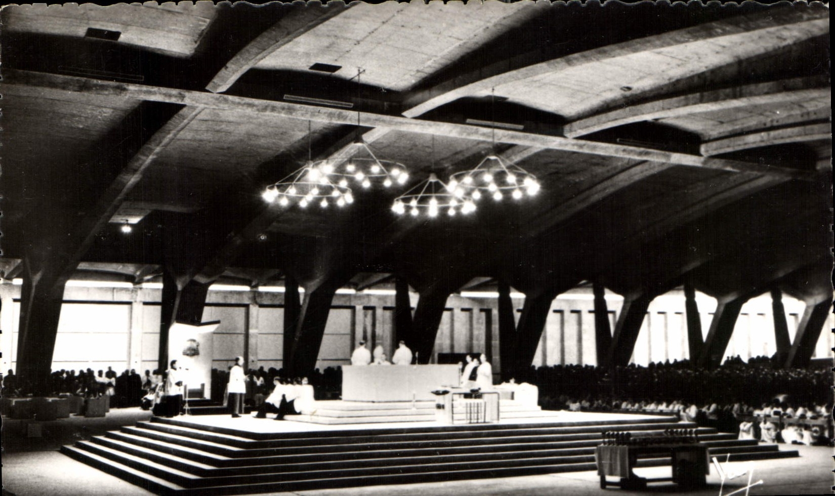 CPA Lourdes La Basilique Souterraine St Pie X 