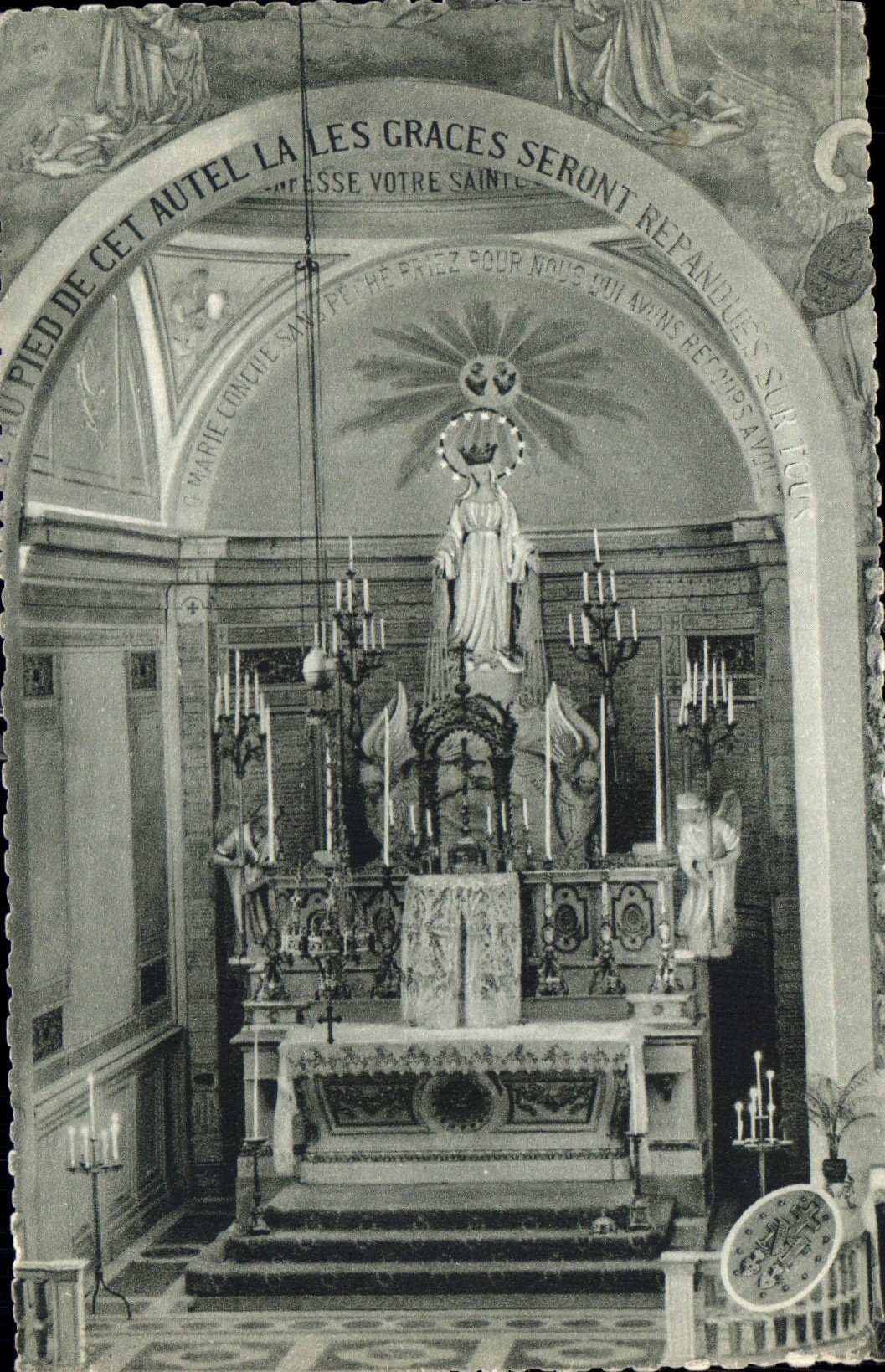 Maître-Autel — La « Vierge aux Rayons » — Filles de la Charité de Saint Vincent de Paul