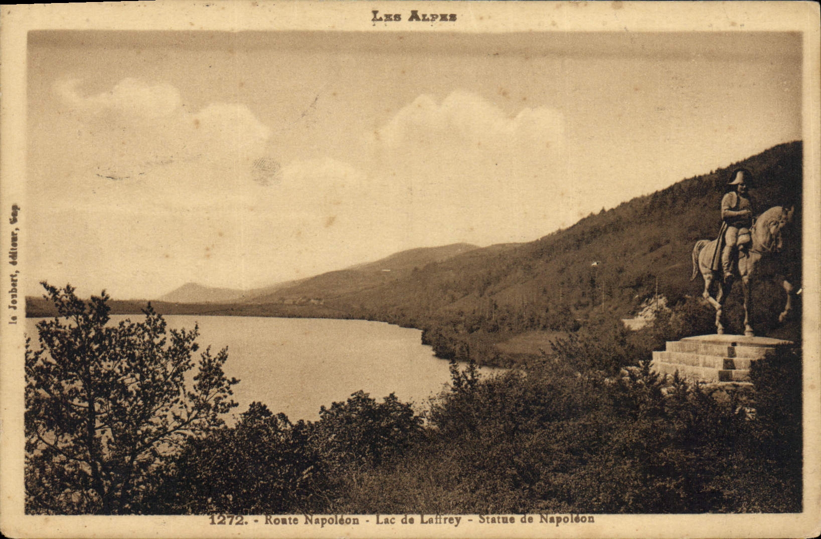 CPA Les Alpes Route Napoleon Lac de Laffrey Statue de Napoleon 