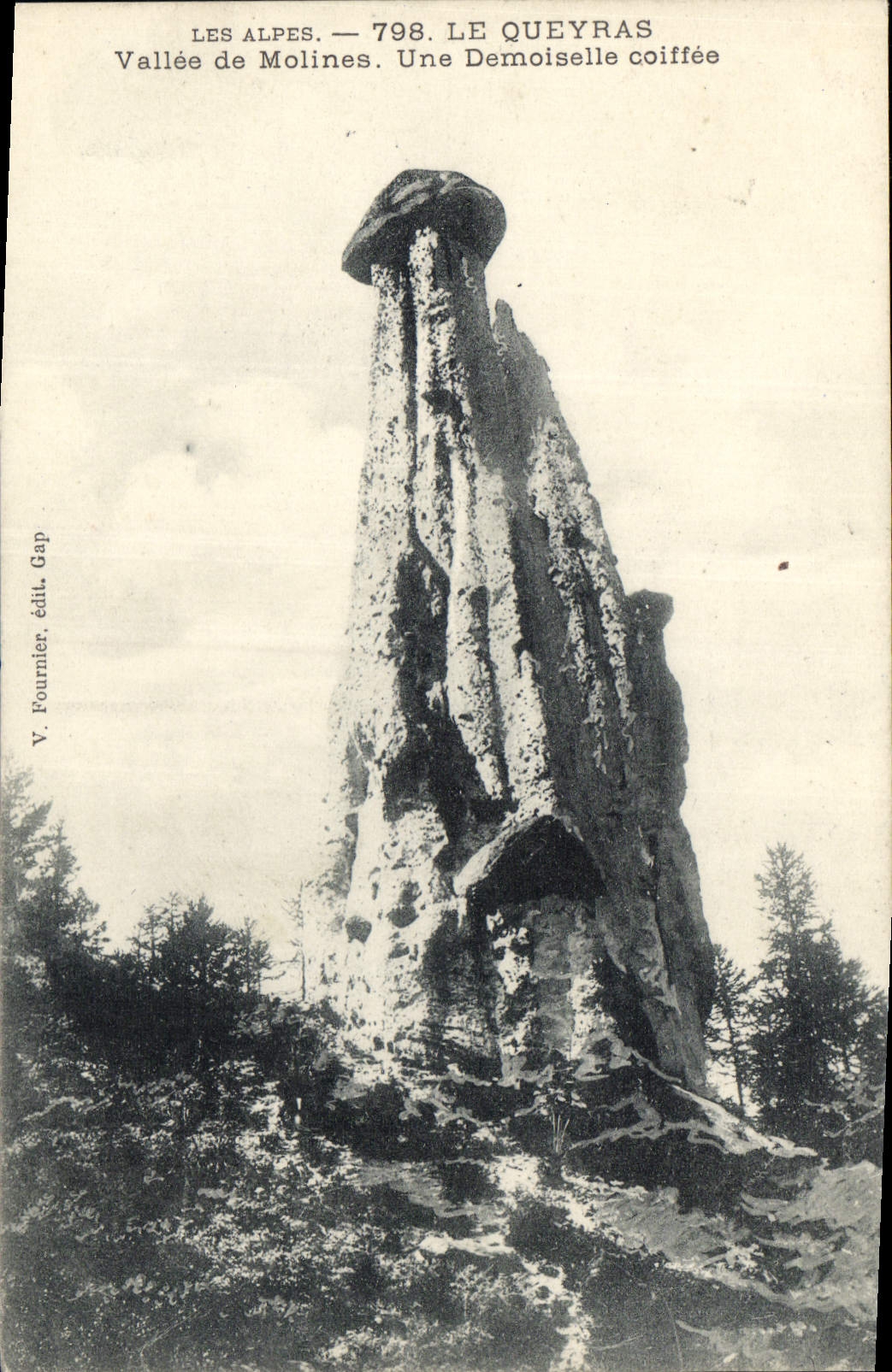 Les Alpes — 798. Le Queyras. Une Demoiselle coiffée — V. Fournier, édit. Gap