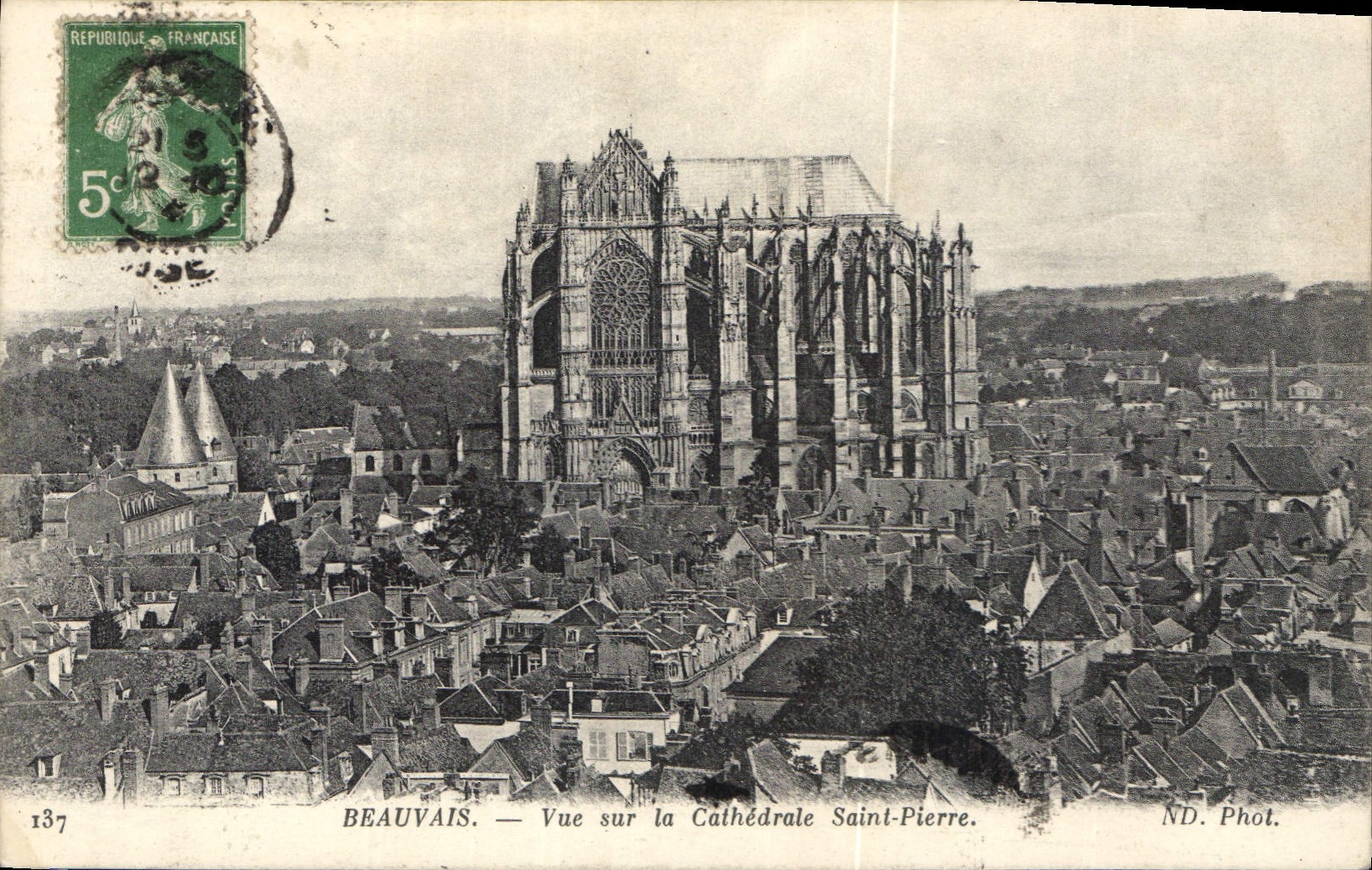 Beauvais — Vue sur la Cathédrale Saint-Pierre — ND. Phot. n°137