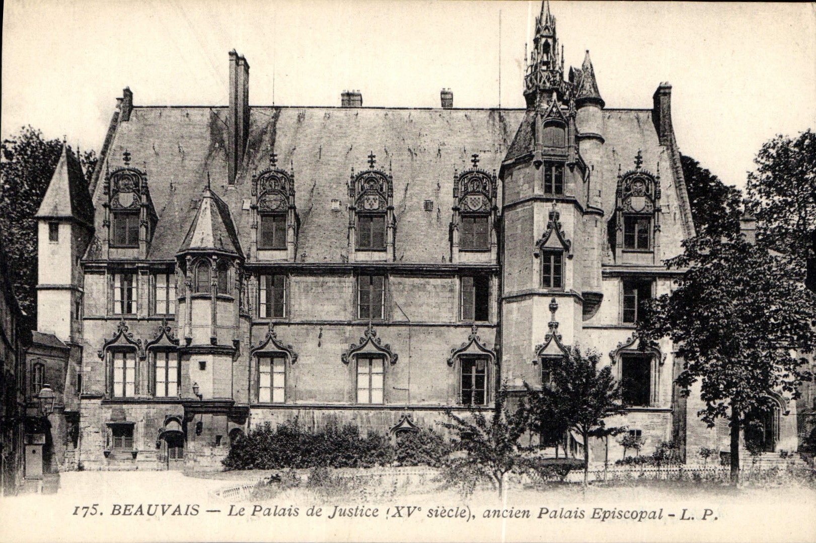 CPA Beauvais Le Palais de Justice XV siecle ancien Palais Episcopal 