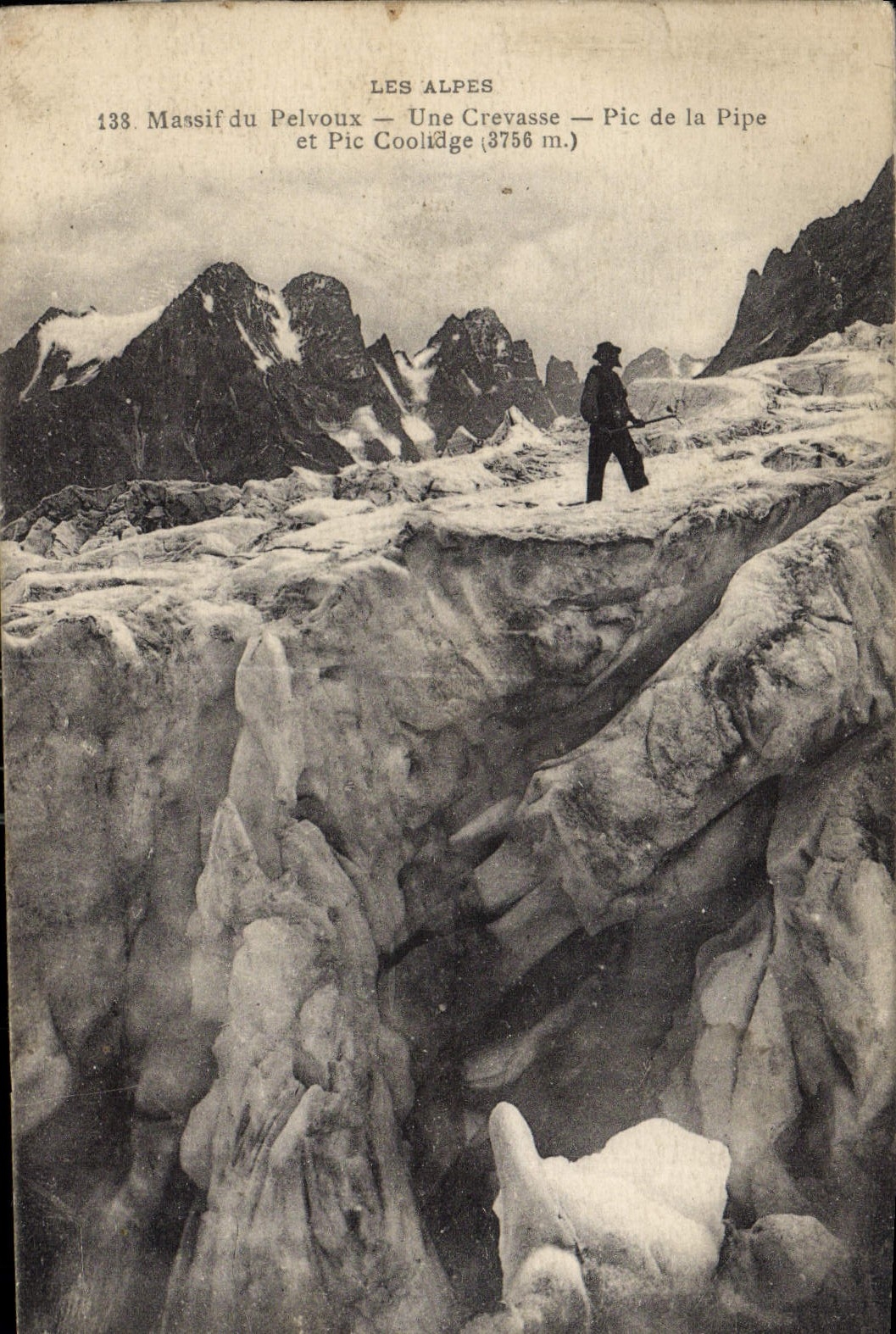 Massif du Pelvoux — Une Crevasse — Pic de la Pipe (3756 m.) — Les Alpes — n° 133