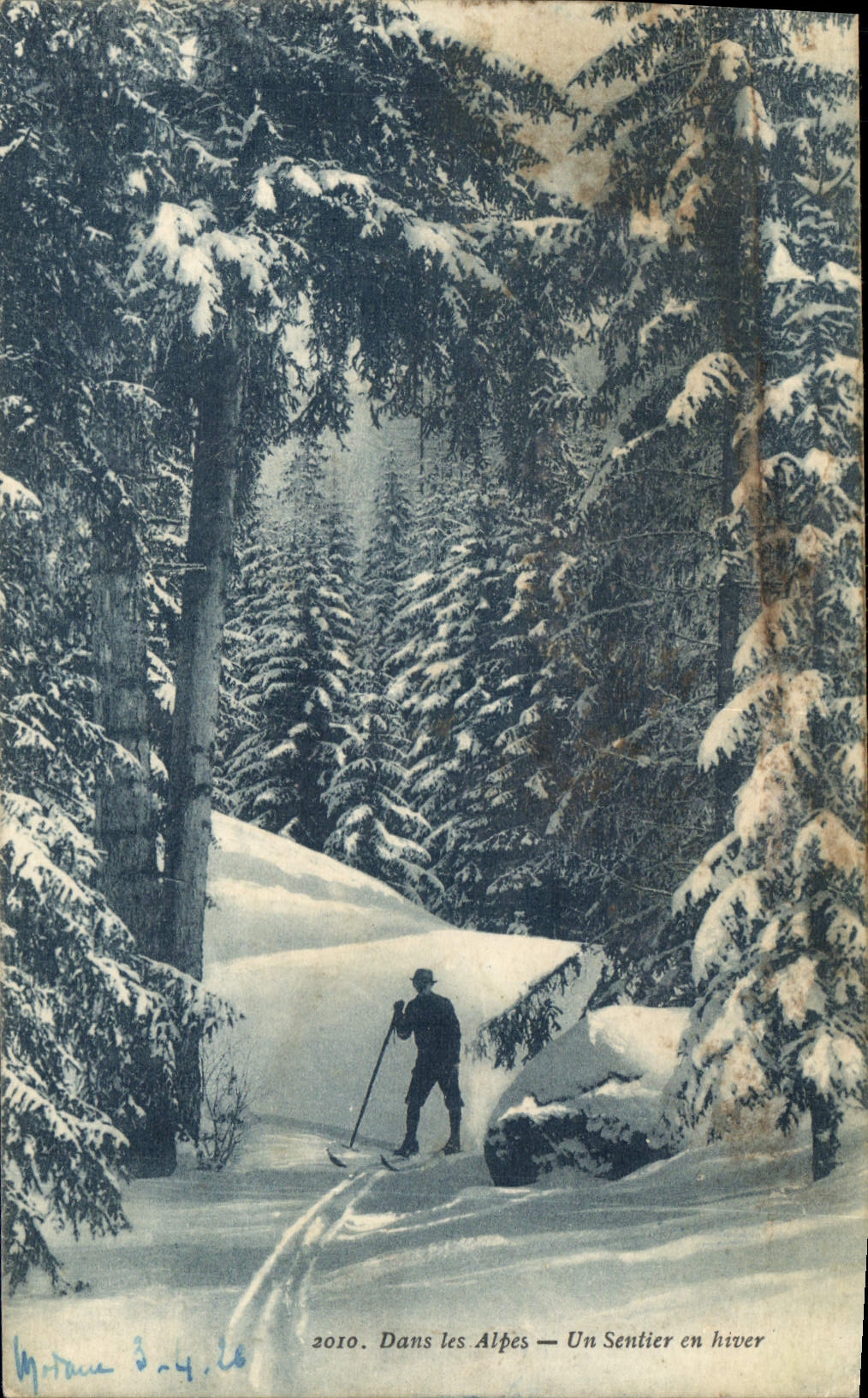 CPA Dans les Alpes Un Sentier en hiver 