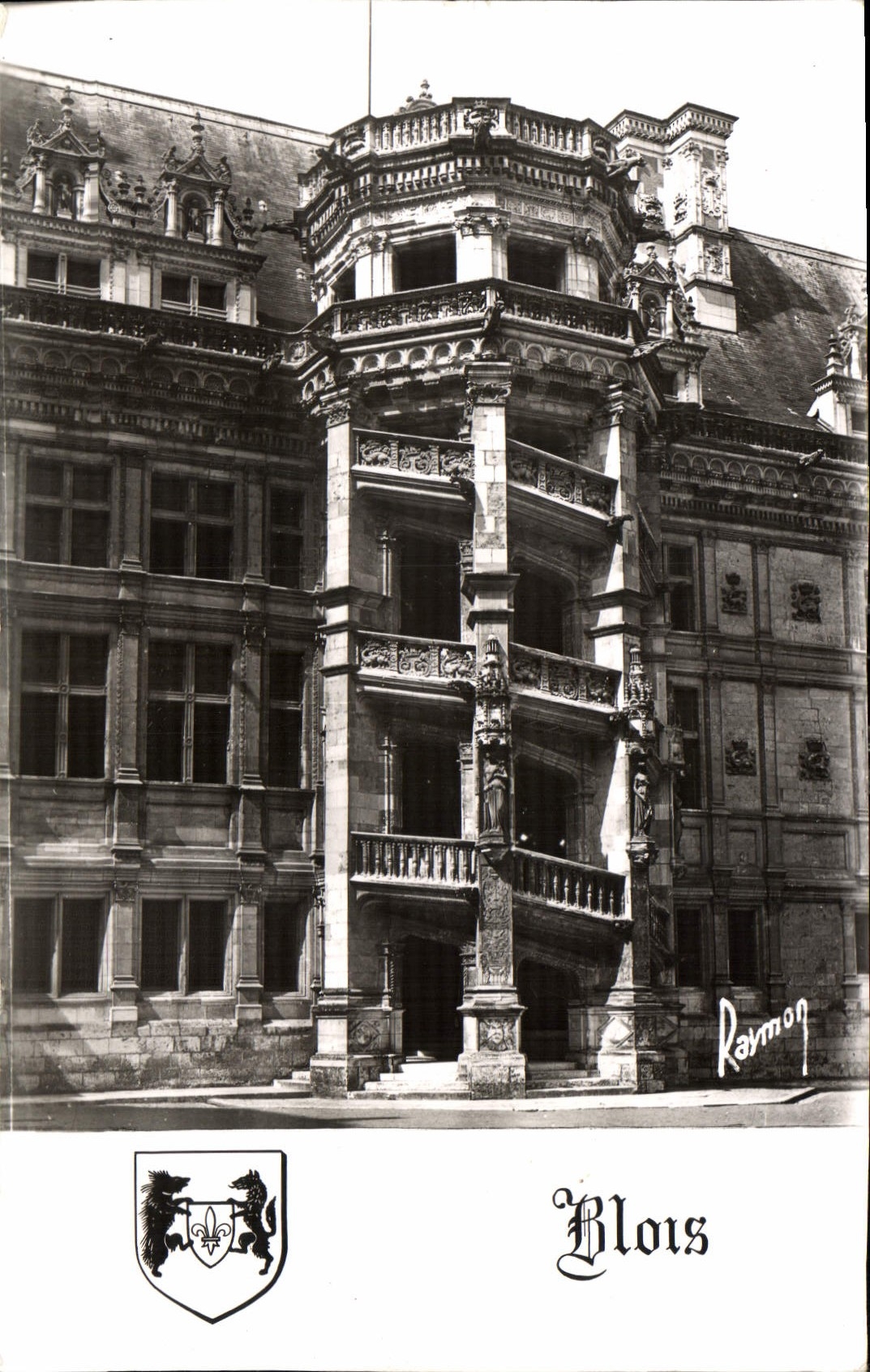 Château de Blois — L'Escalier François — Éditeur Art Raymond, n° 1066 B
