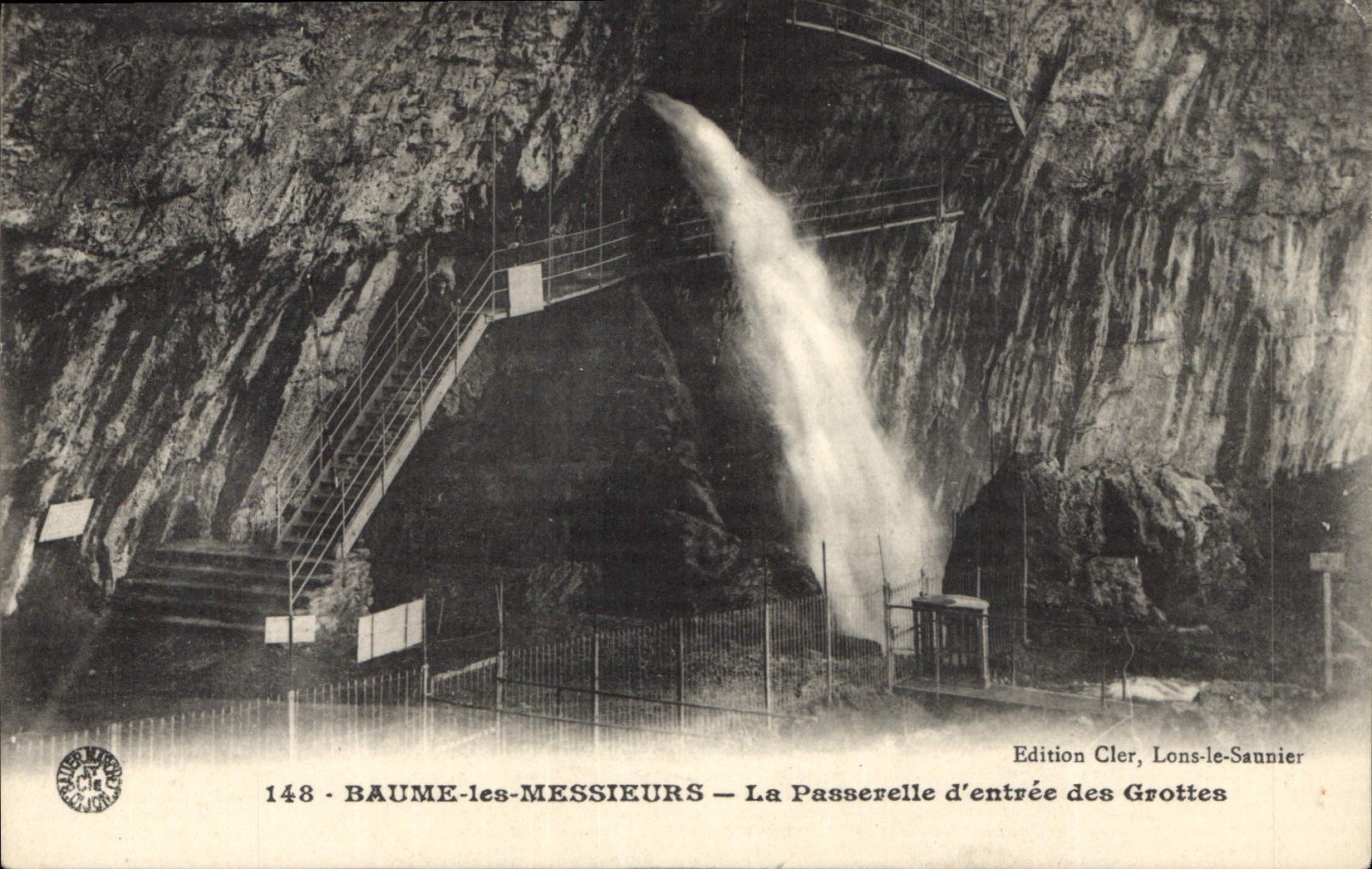 CPA Baume les Messieurs La Passerelle d'Entree des Grottes 