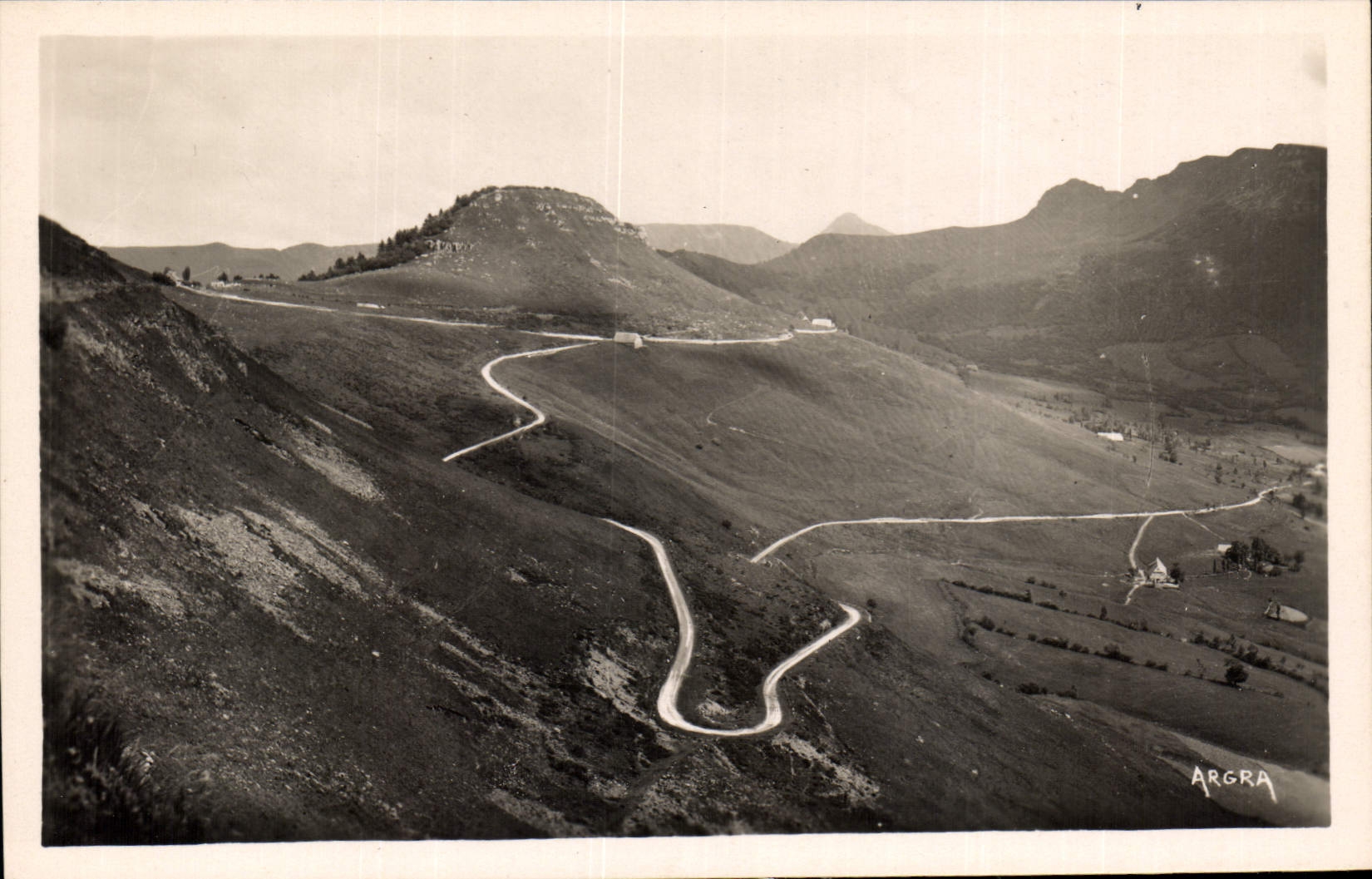 CPA Route de la Salers au Fuy Mary le Col de Neronne 
