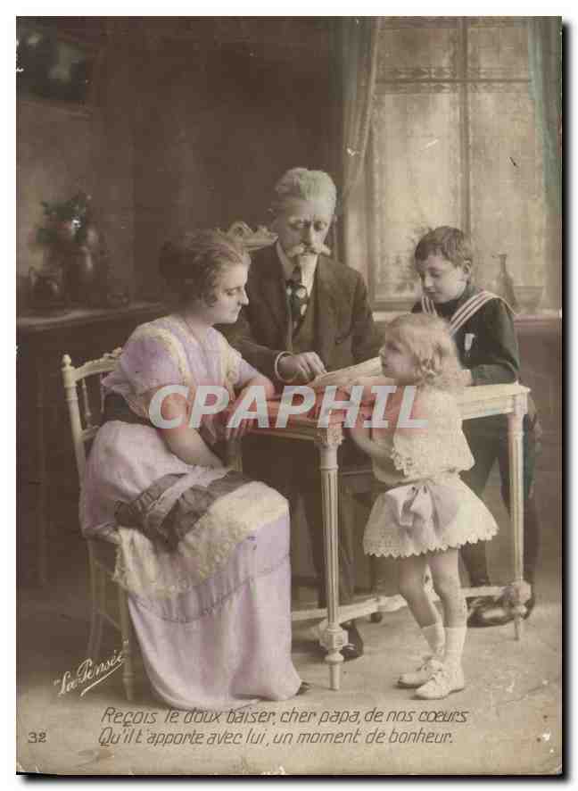 CPA Recois le doux baiser cher papa de nos coeurs Femme Enfant